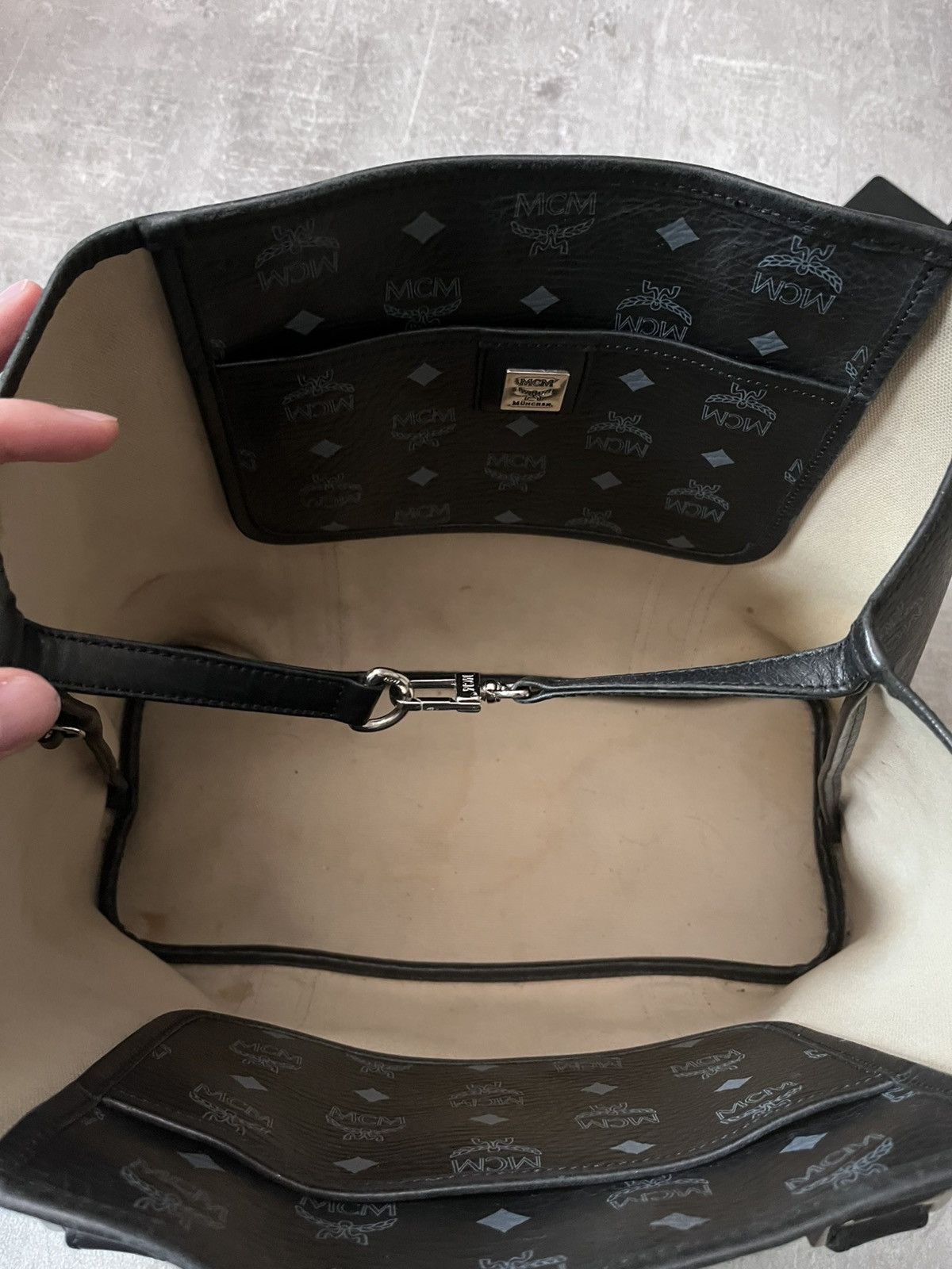 MCM MCM Anya Visetos Flat Shopper Bag Tote Size ONE SIZE - 12 Thumbnail