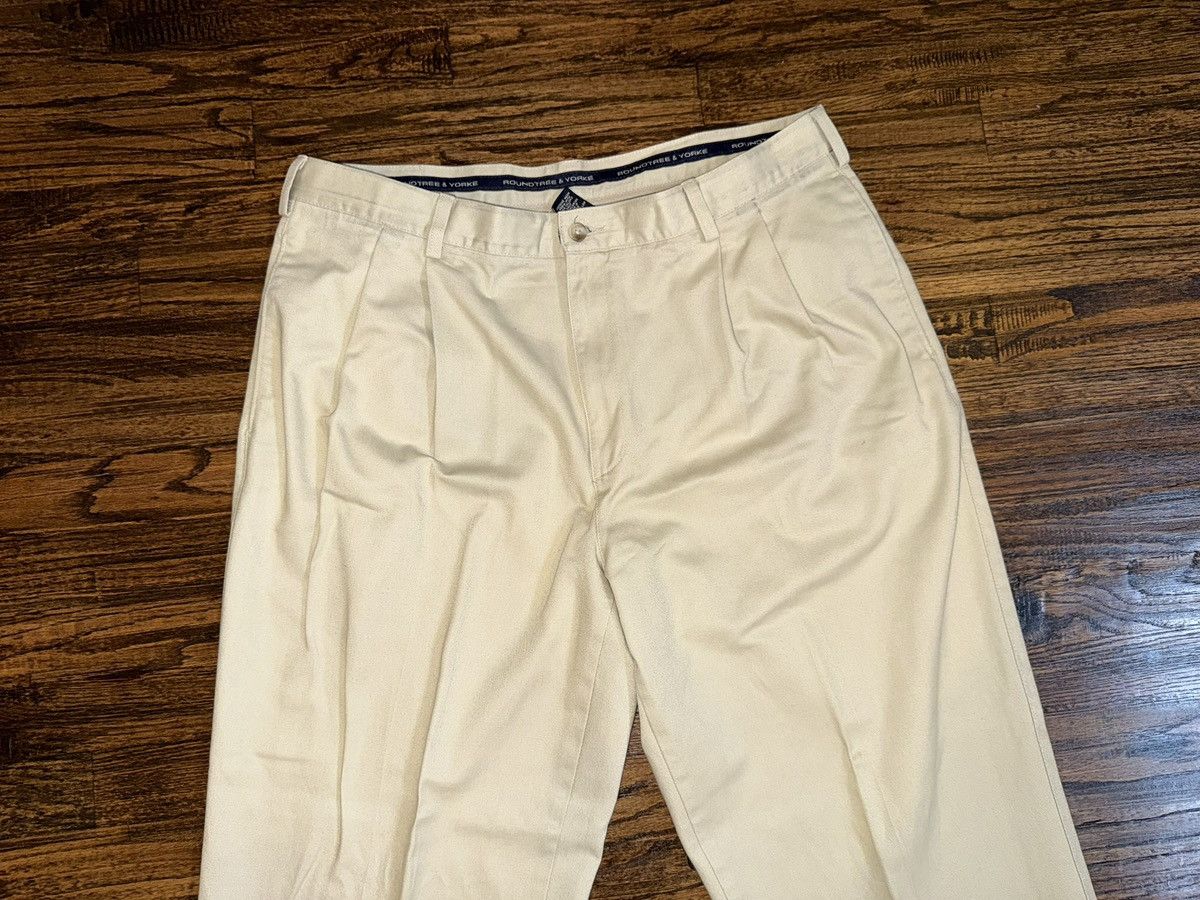 Roundtree & Yorke Roundtree & Yorke Vintage Pleated Khaki Dress Pant 38x30 Size US 38 / EU 54 - 2 Thumbnail