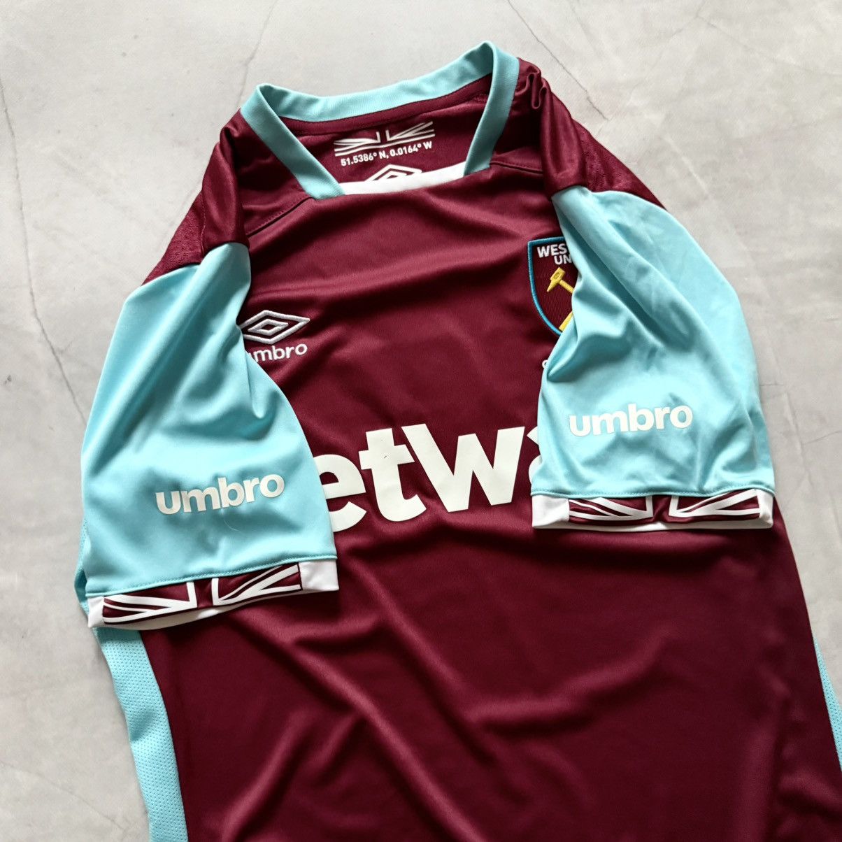 Umbro 2016/17 Umbro West Ham Queen Elizabeth SOCCER JERSEY SHIRT Size US S / EU 44-46 / 1 - 4 Thumbnail