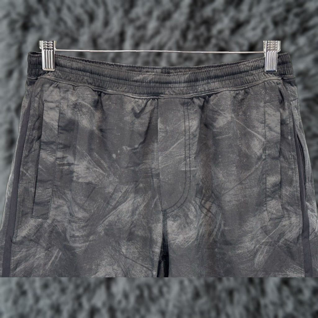 Lululemon Lululemon Pacebreaker Shorts Men L Black Palm Print 9” Inseam Lined Activewear Gym Running Cross Training Mens Size US 33 - 1 Thumbnail