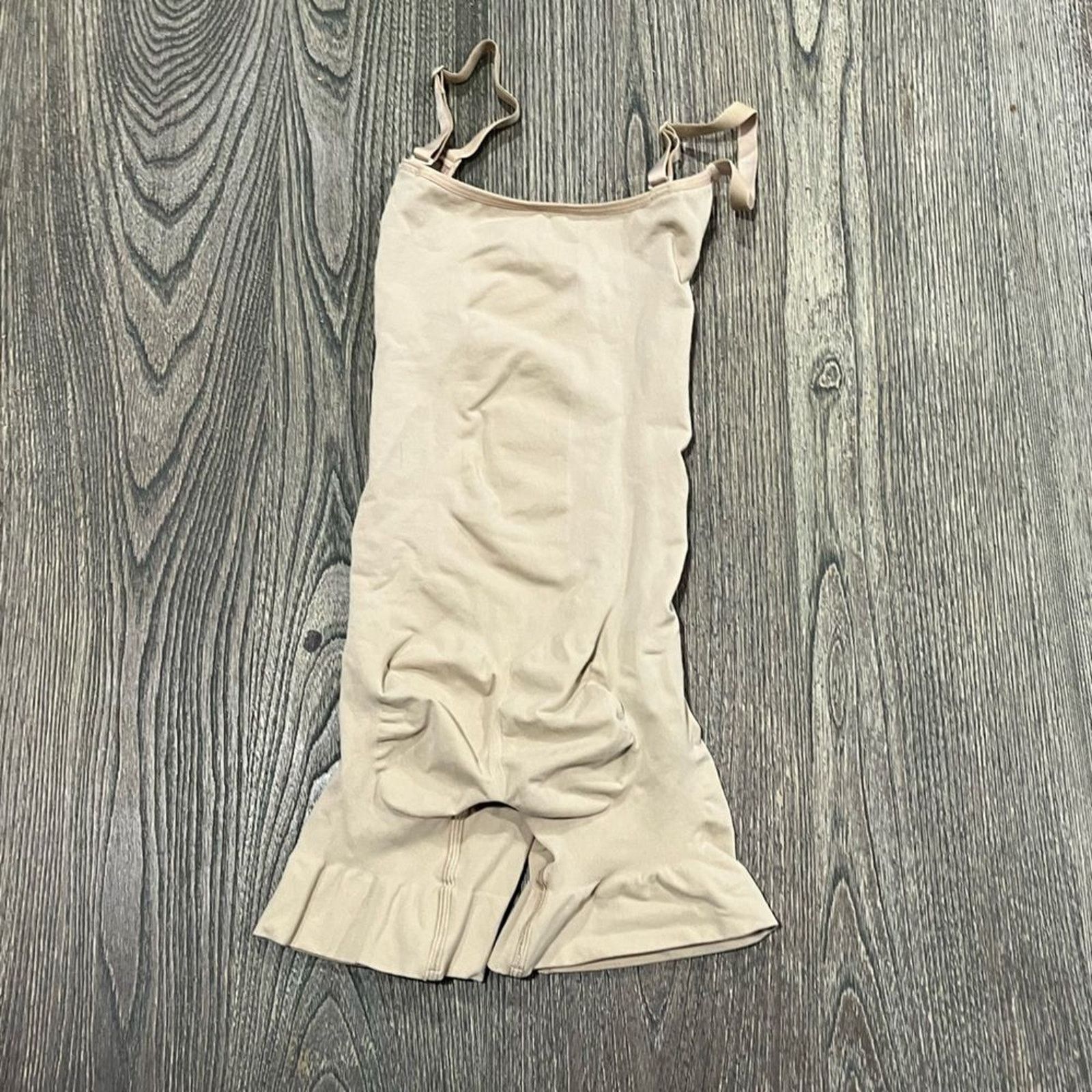 SKIMS NWOT Skims Everyday Sculpt Mid Thigh Bodysuit Scoop Neck Size ONE SIZE - 2 Thumbnail