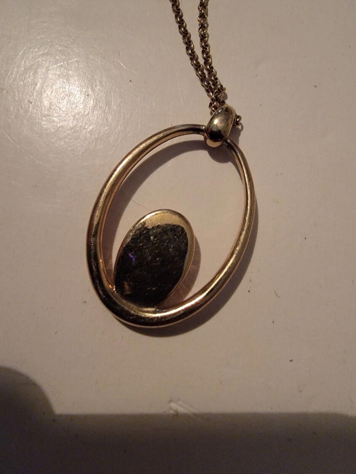 The Unbranded Brand Vintage Gold Tone Necklace Mother Of Pearl Pendant Oval Size ONE SIZE - 5 Thumbnail