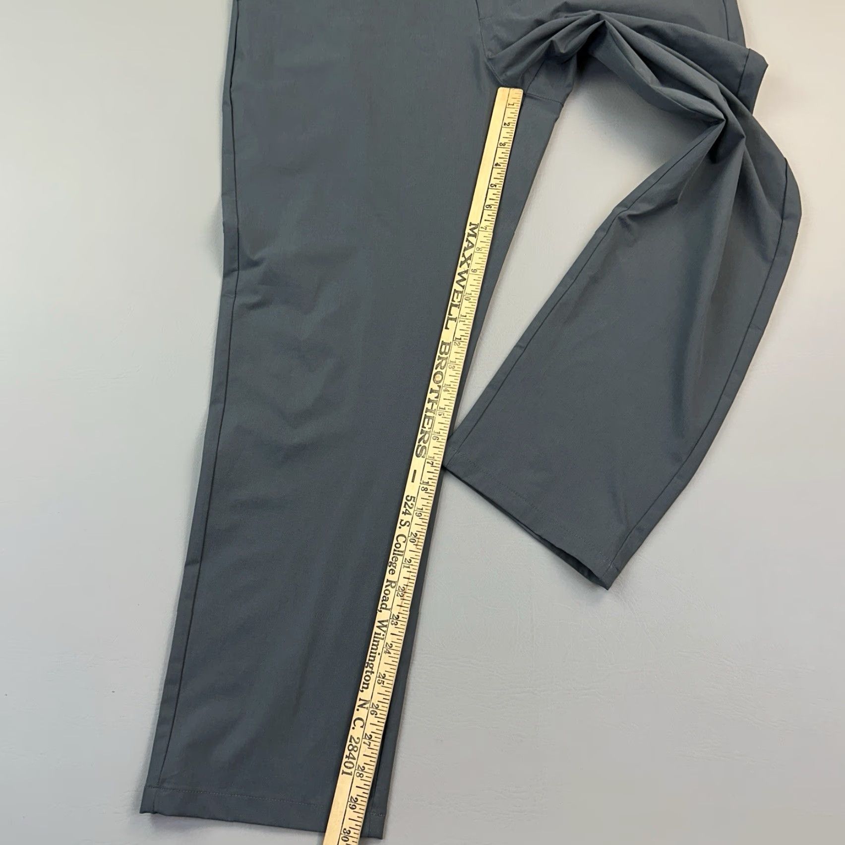 Vintage Libin Pants Mens 38x30 Gray Tech Performance Stretch Chino Casual Golf Pants Mens Gray Tech Performance Stretch Chino Casual Golf Size US 38 / EU 54 - 2 Thumbnail