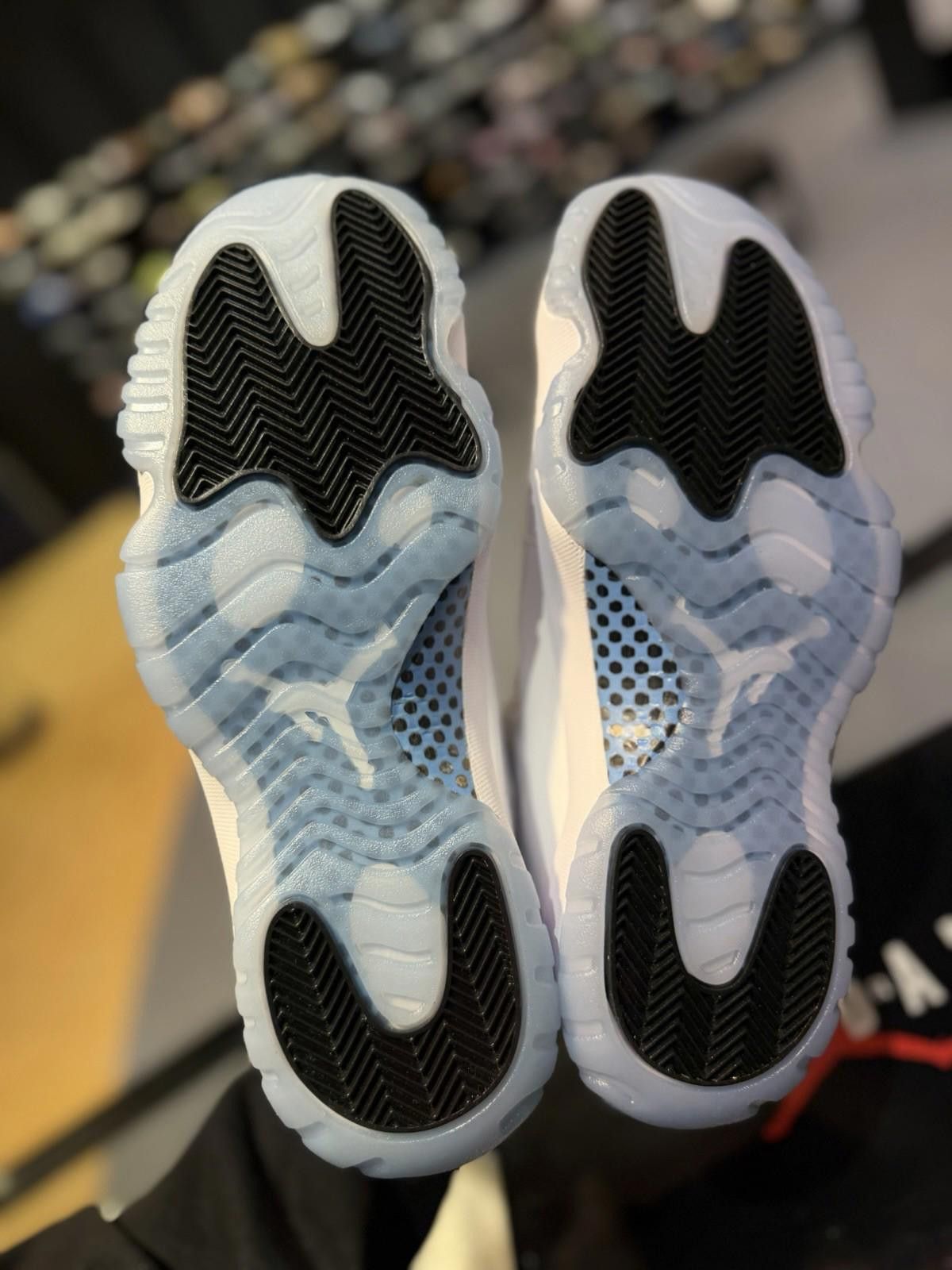 Jordan Brand Jordan Air Jordan 11 Retro Legend Blue 2024 White/Blue (10) Size US 10 / EU 43 - 8 Thumbnail