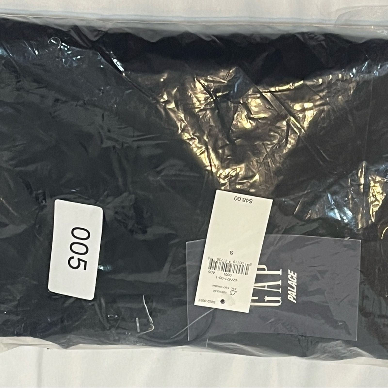 Gap Black Palace Gap Tee NWT Size Small Size US S / EU 44-46 / 1 - 4 Thumbnail