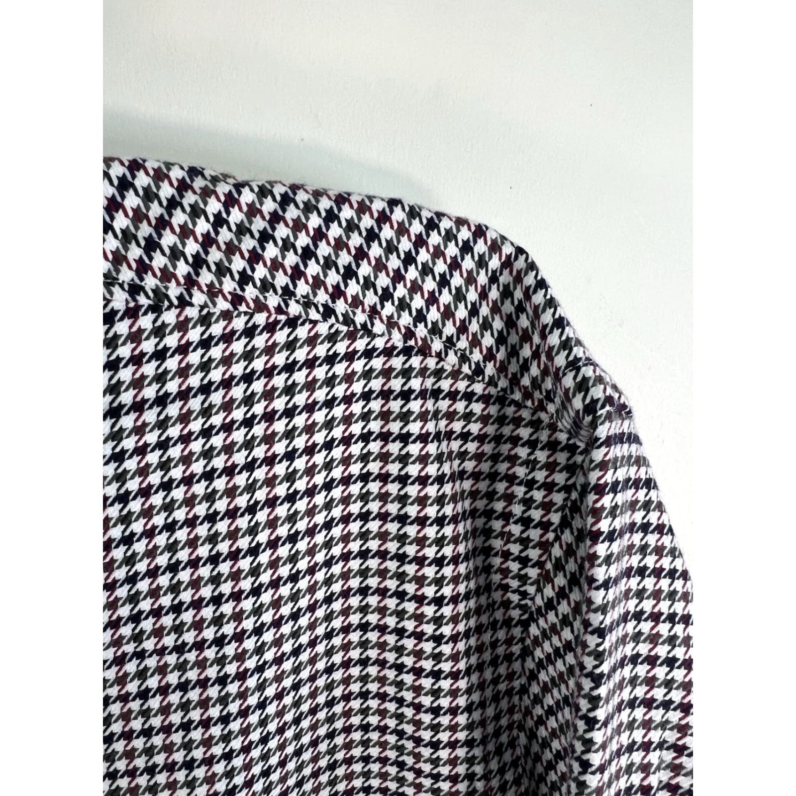 Hart Schaffner Marx Hart Shaffner Marx Button-Up Shirt Men XL Black Herringbone Long Sleeve, Classic, Designer, All Seasons Size US XL / EU 56 / 4 - 2 Thumbnail