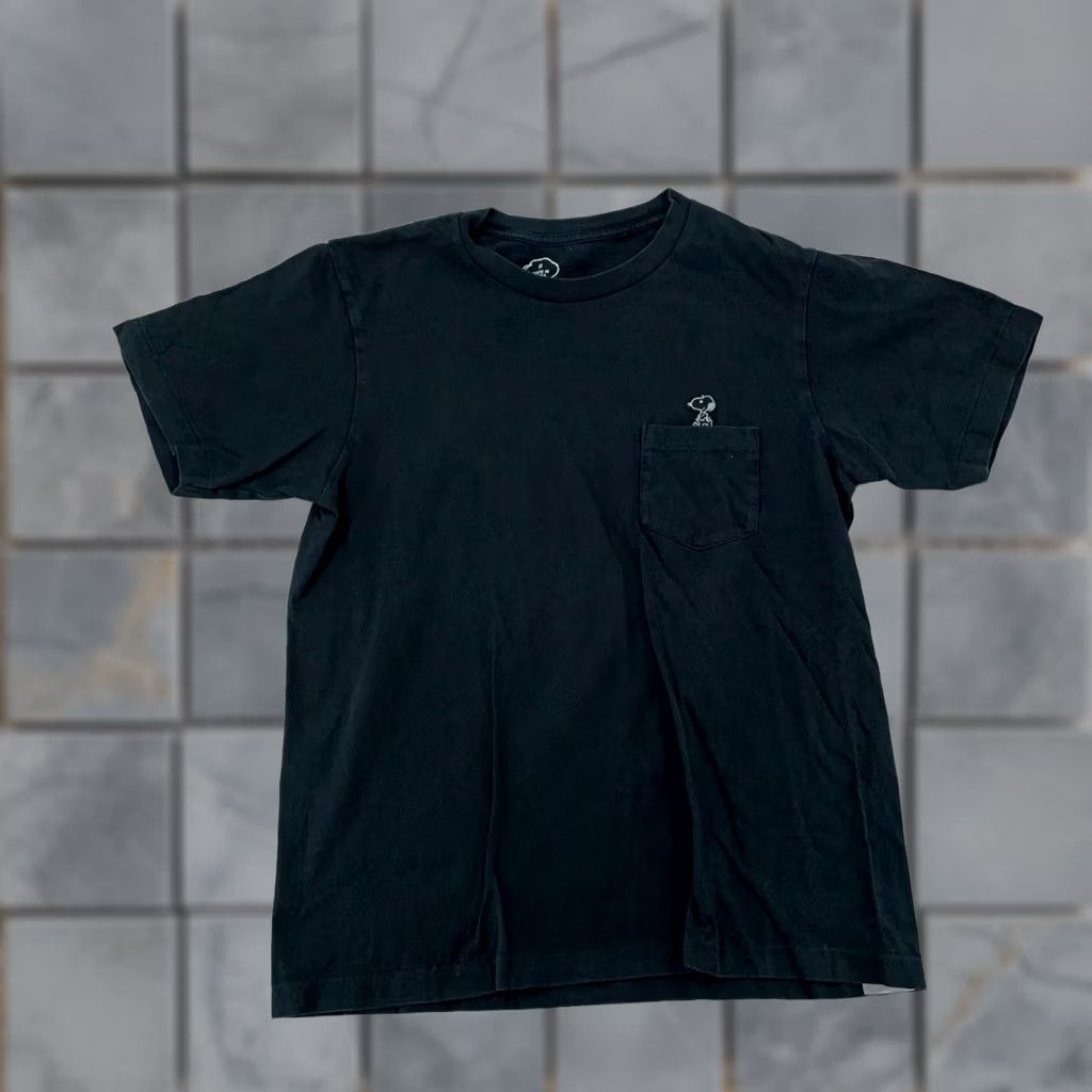 Uniqlo KAWS x Peanuts Shirt XS Black Uniqlo UT Snoopy Embroidered Pocket Tee Size US XS / EU 42 / 0 - 1 Thumbnail