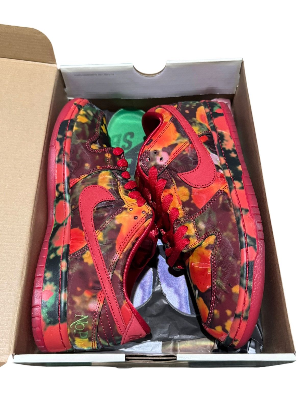 Nike Nike SB Dunk Low The Wizard of Oz Poppy Field | Grailed
