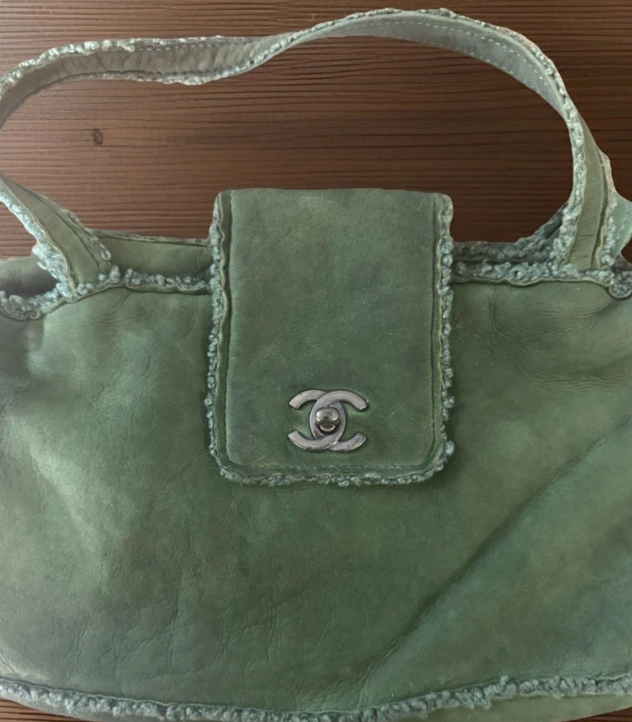 Chanel Chanel Green Suede Shearling Trim CC Turnlock Handbag Size ONE SIZE - 3 Thumbnail