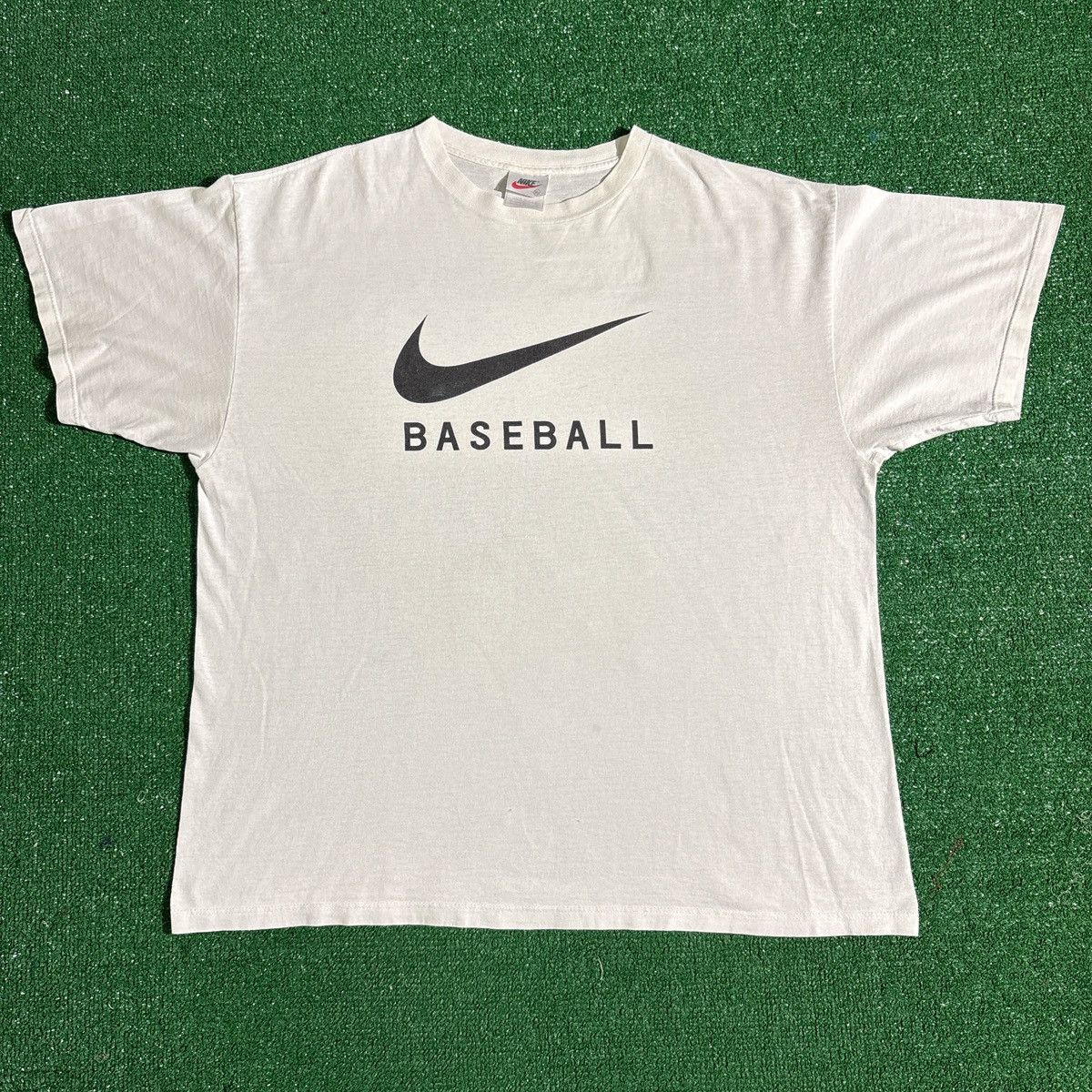 Nike Vintage Nike Baseball White Graphic Tee Size XL Size US XL / EU 56 / 4 - 1 Thumbnail