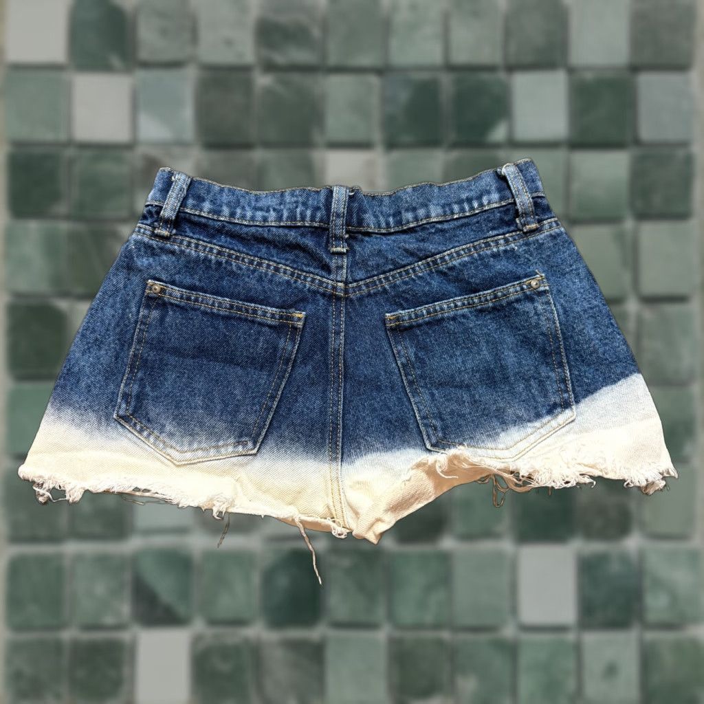 Vintage No Boundaries Denim Shorts Cut Off Womens Size 5 Bleached Bottom High Rise Blue Denim Short Hippie Casual Beach Walking Summer 90s? Size 27" / US 4 / IT 40 - 1 Thumbnail