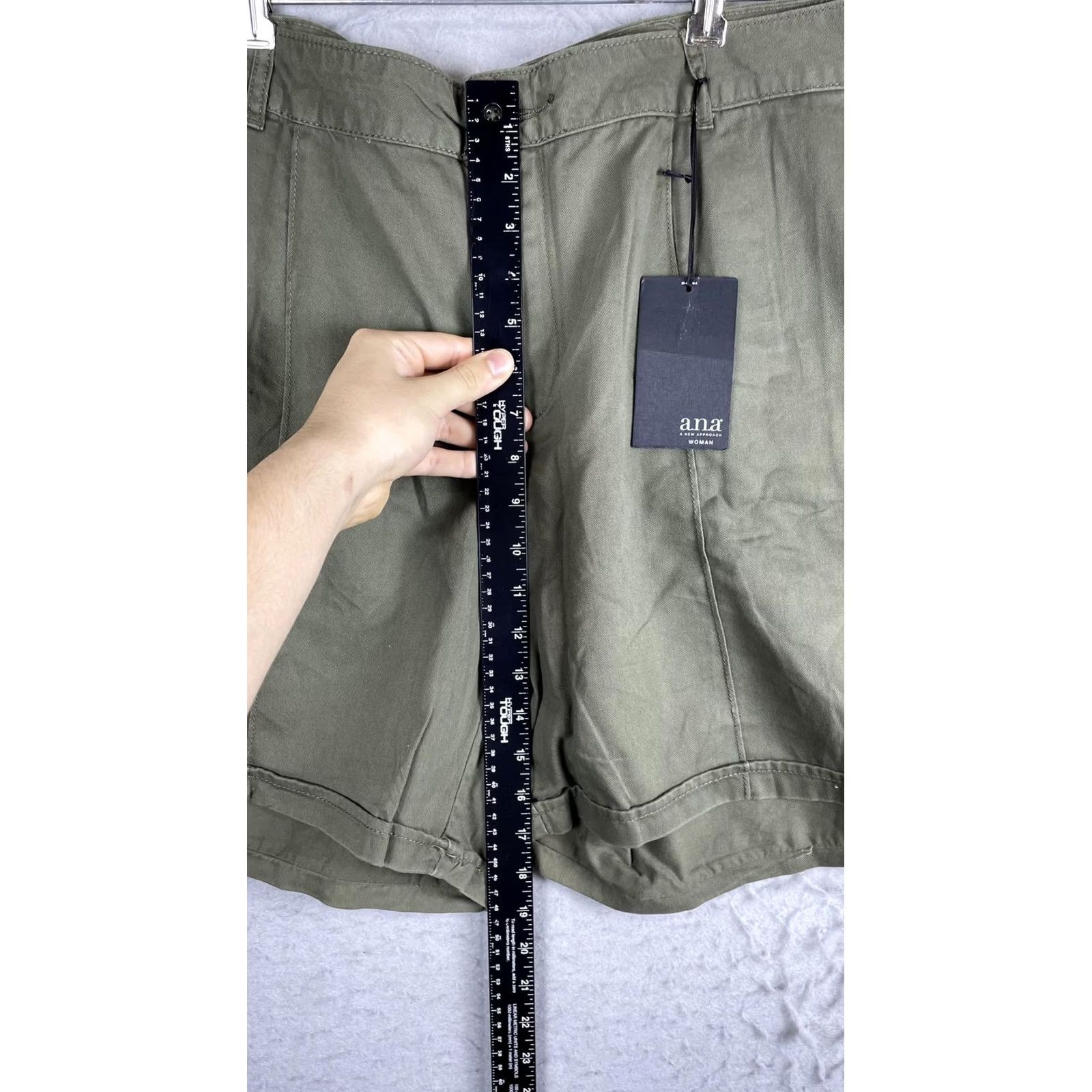 Vintage a.n.a Womens 24W Green Twill Chino Shorts Casual Summer Wear 7 Inch Inseam Size 42" / US 20 - 4 Thumbnail