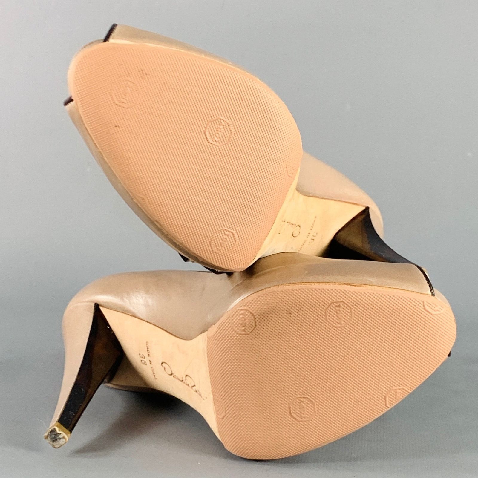 Oscar De La Renta Size 6 Beige Brown Contrast Trim Mary Jane Platform Pumps Size US 6 / IT 36 - 6 Thumbnail