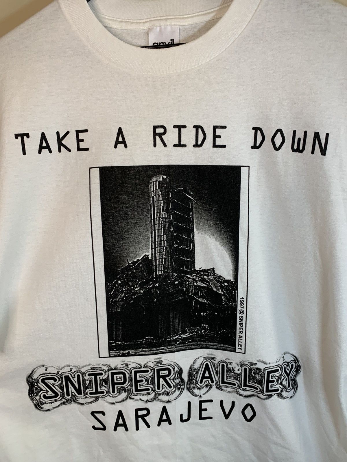 Vintage *RARE* Vintage 1997 Sniper Alley Sarajevo Bosnian War Shirt Size US XL / EU 56 / 4 - 3 Thumbnail