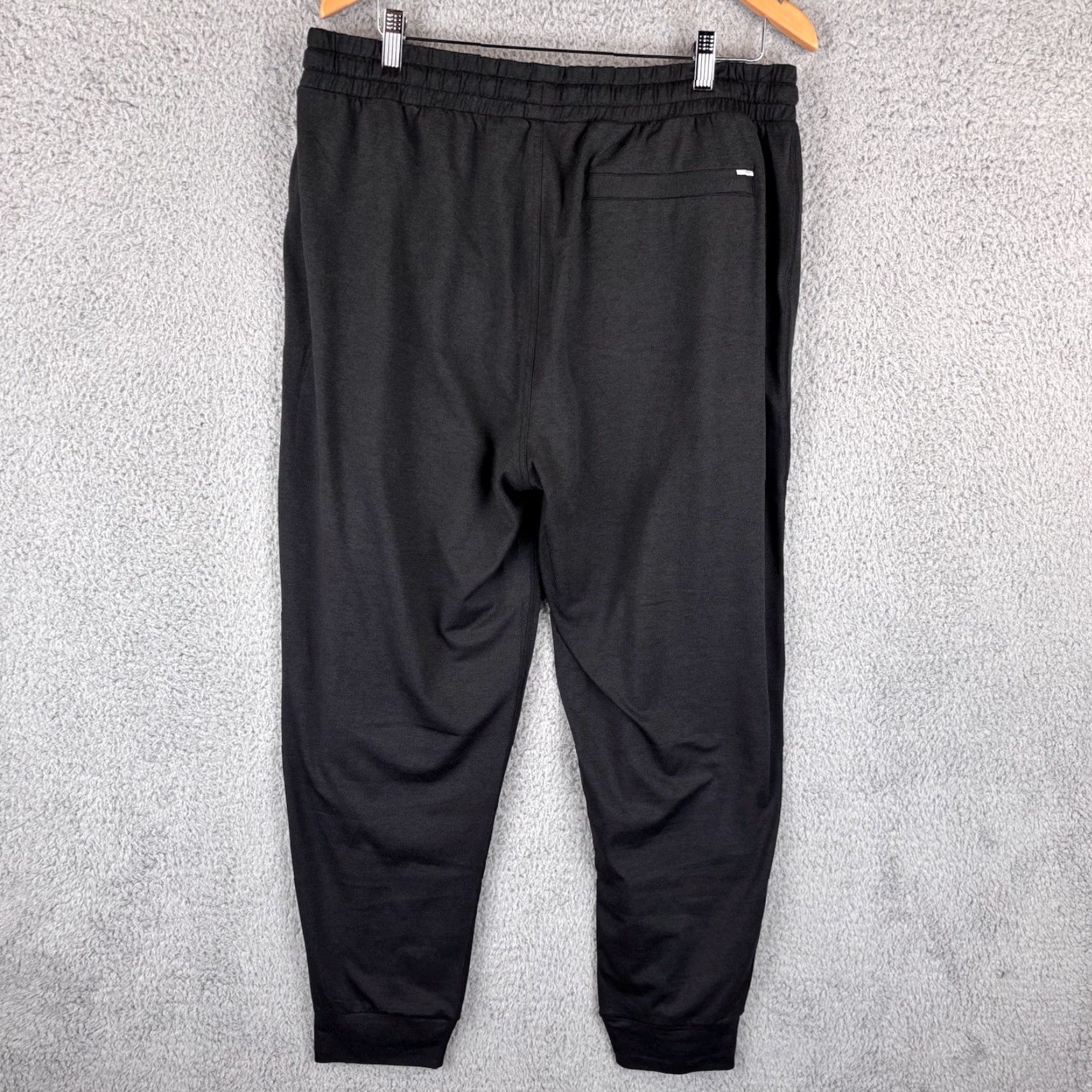 Vuori Vuori Jogger Pants Mens 2XL Black Lightweight Pockets Drawstring Tapered Inseam 29in V438 Size US 39 - 5 Thumbnail