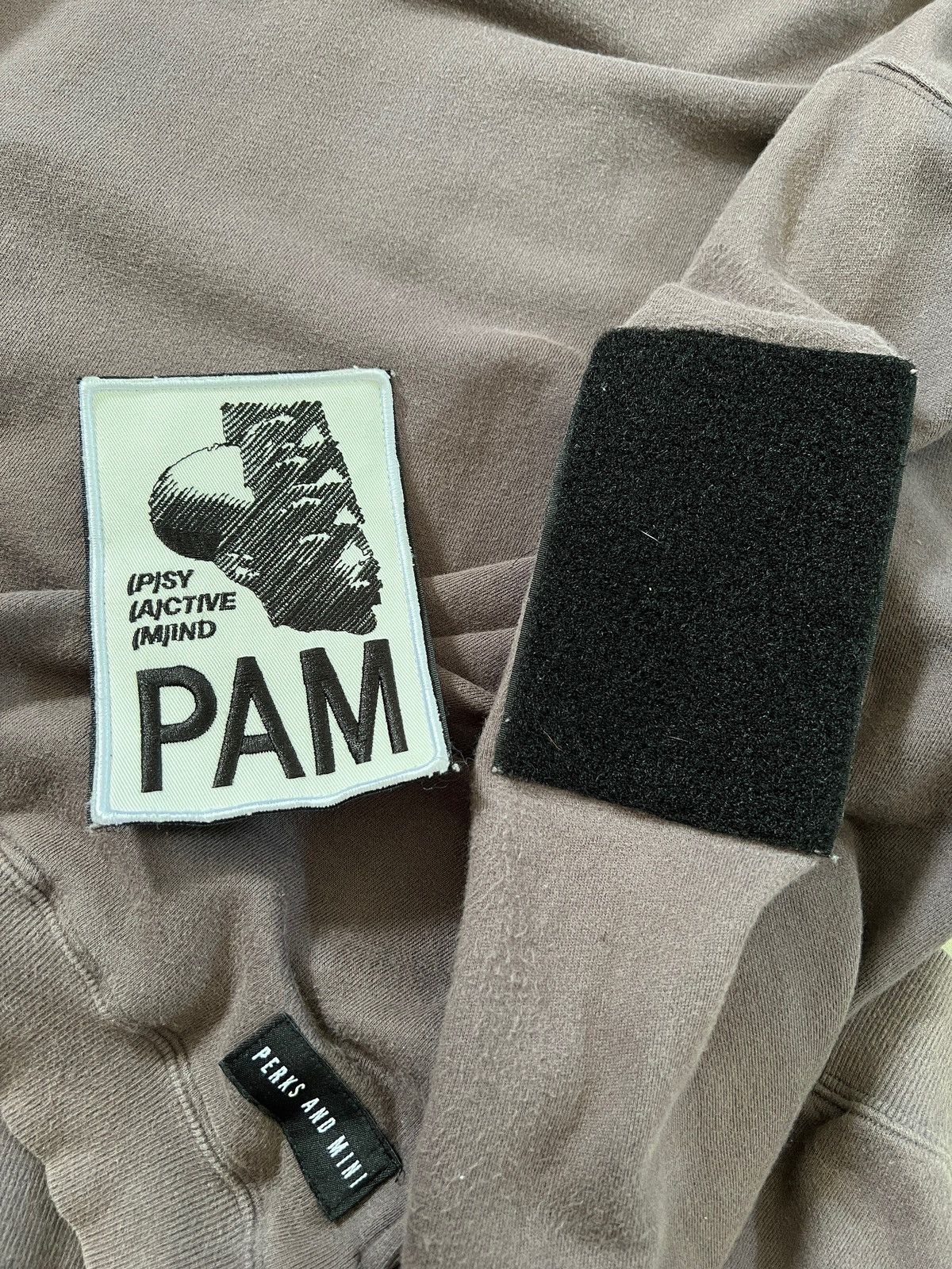 Perks And Mini Perks & Mini Patches Pullover Hoodie Size US XL / EU 56 / 4 - 9 Thumbnail