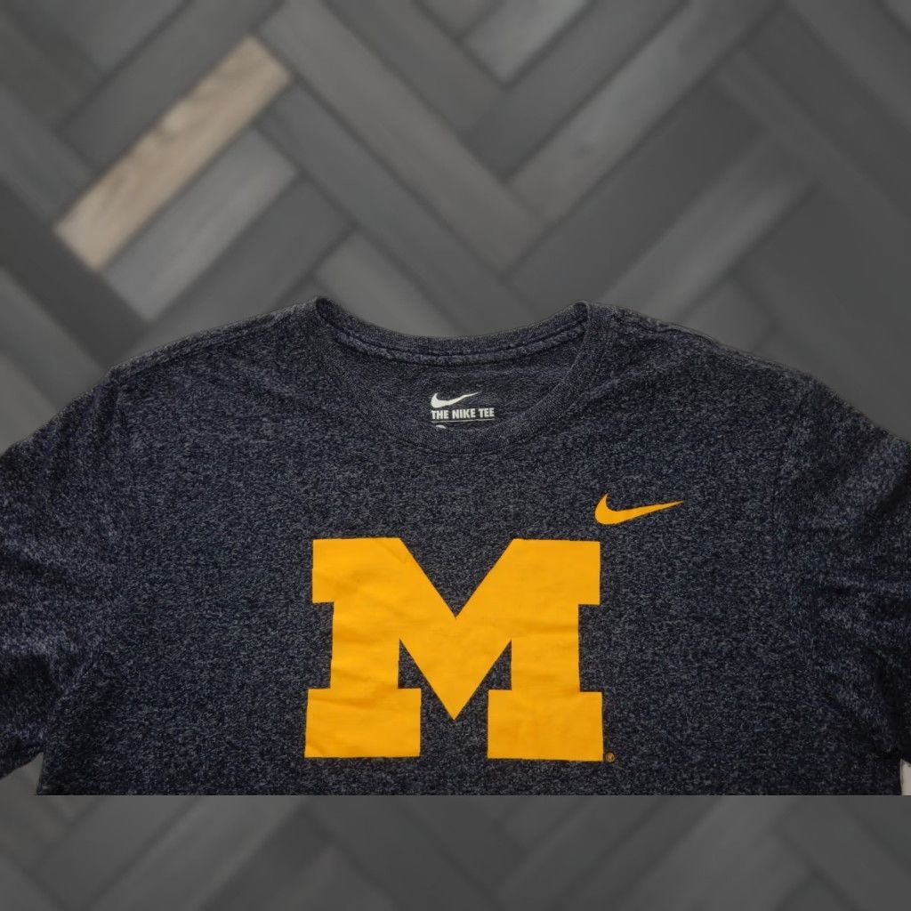 Nike Nike Michigan Wolverines Men's T-Shirt Size Large Blue Graphic Print College Football Size US L / EU 52-54 / 3 - 1 Thumbnail