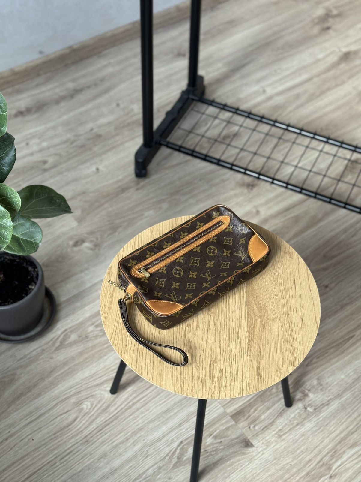 Louis Vuitton Louis Vuitton Brown Monogram Clutch Bag Size ONE SIZE - 1 Thumbnail
