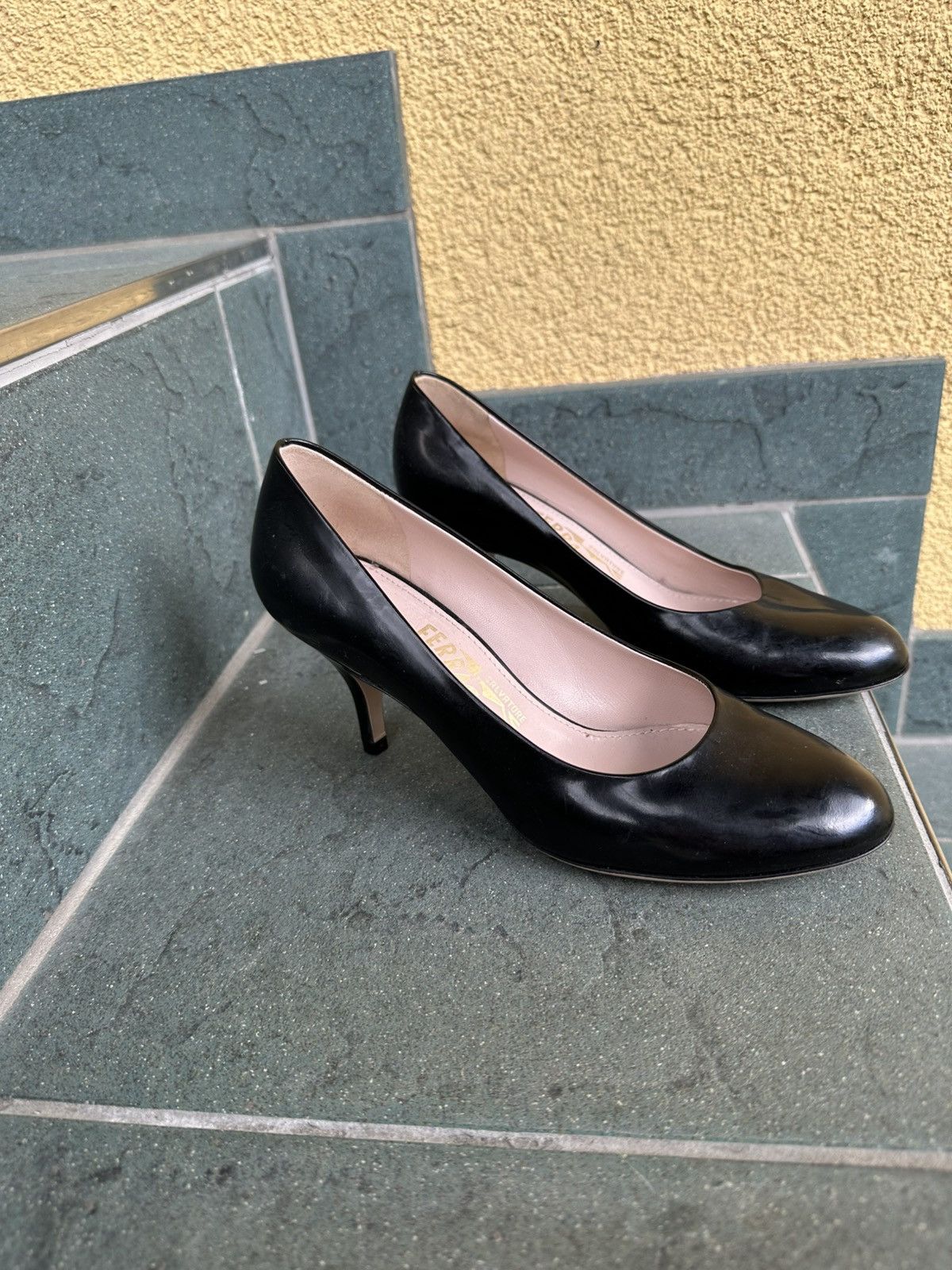 Salvatore Ferragamo Salvatore Ferragamo Heels Pumps Black Leather 5.5 size 36 Size US 5.5 / IT 35.5 - 4 Thumbnail