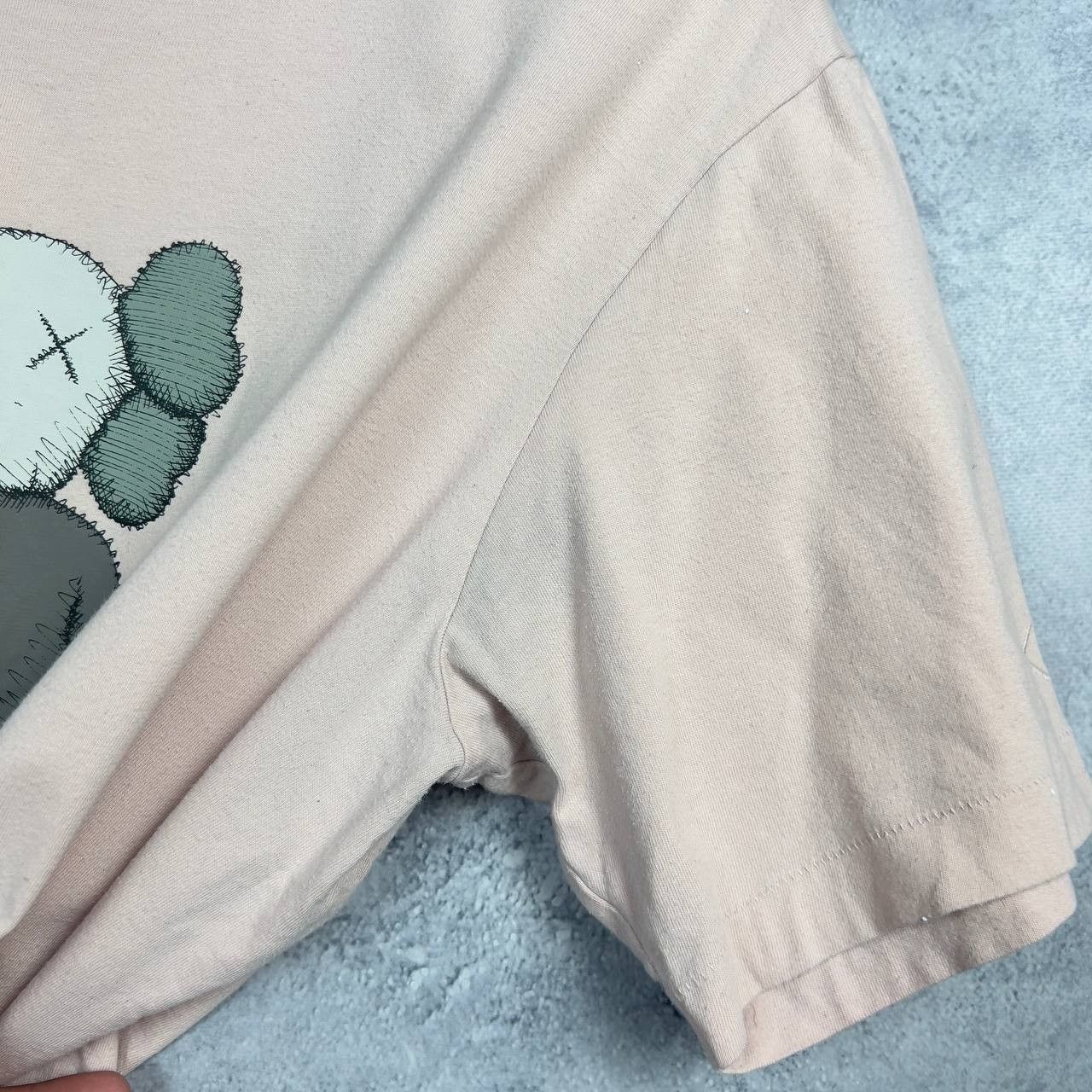 Uniqlo Uniqlo Kaws Tee Men's Size L Beige Pink Cotton Short Sleeve` Size US L / EU 52-54 / 3 - 10 Thumbnail