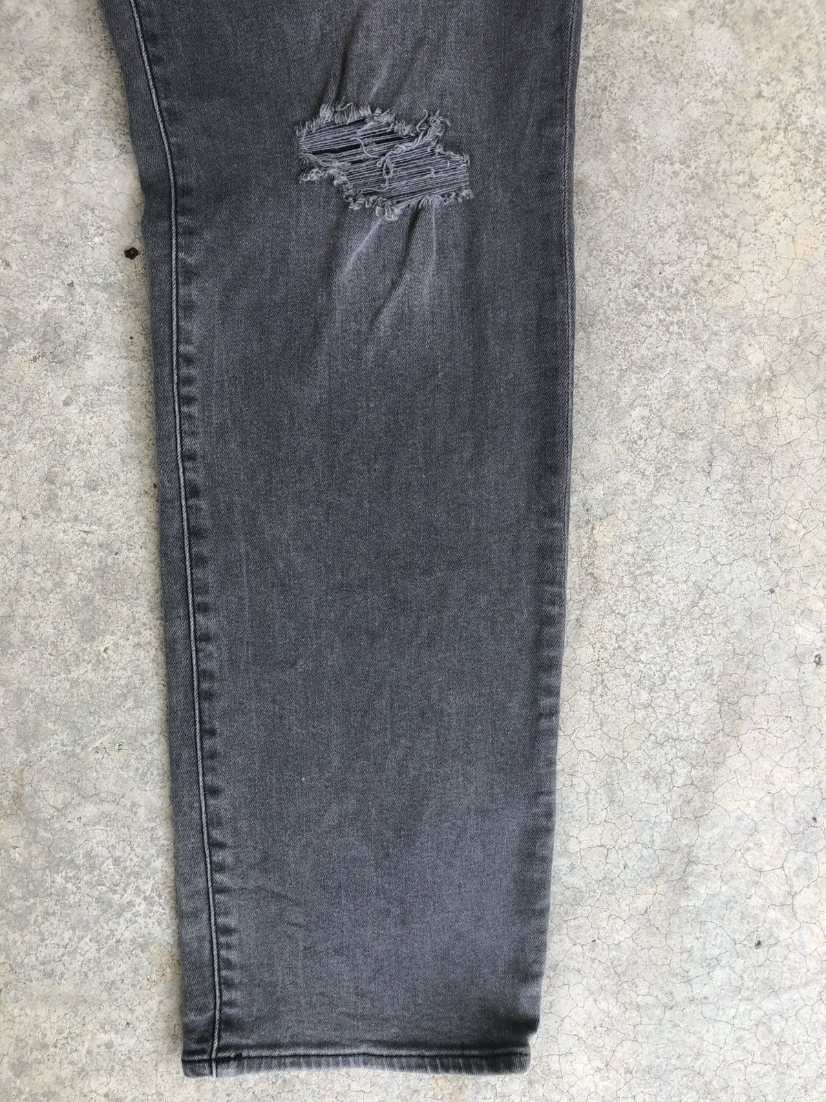 GU × Undercover Undercover x Gu Distressed Slim Jeans Size US 33 - 7 Thumbnail