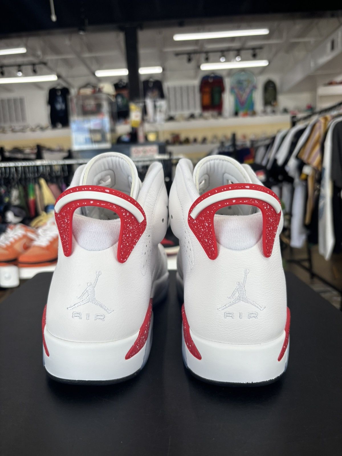 Jordan Brand Jordan 6 Retro Red Oreo Sz. 10.5 Size US 10.5 / EU 43-44 - 3 Thumbnail