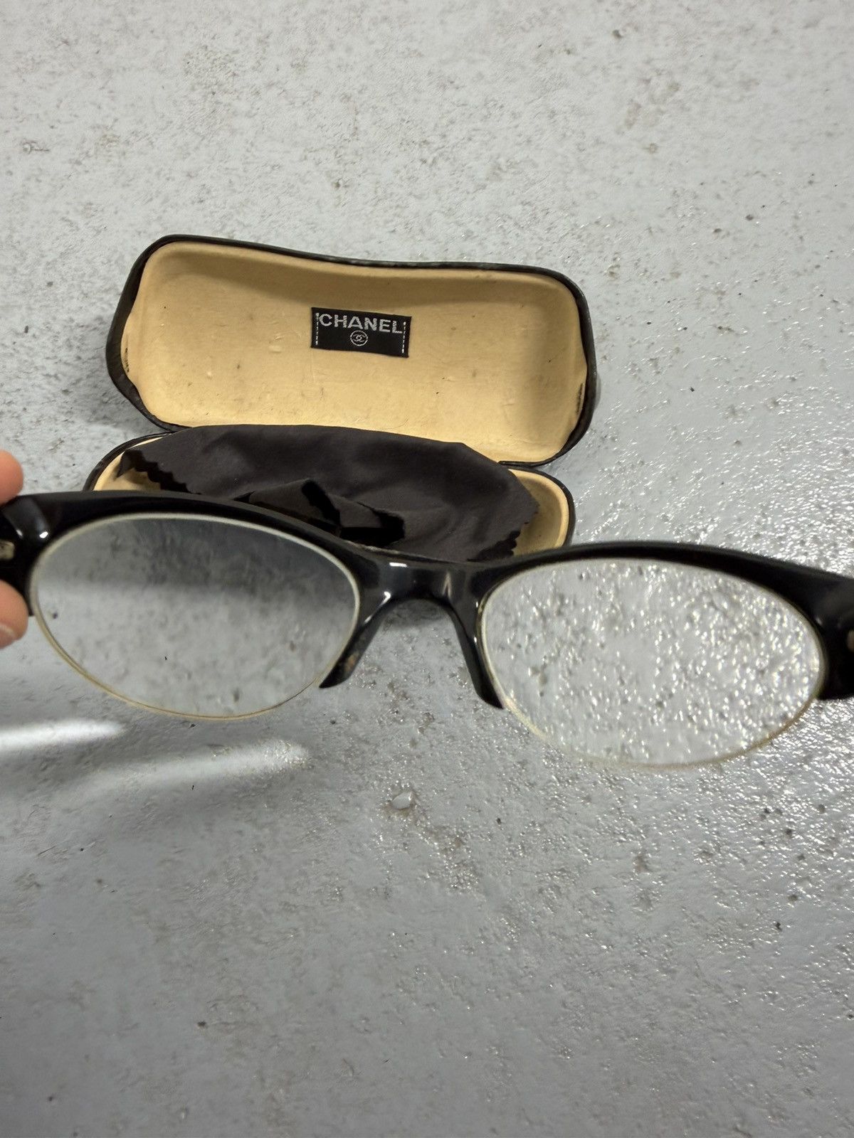 Chanel Vintage Chanel Sunglasses With Case Size ONE SIZE - 7 Thumbnail