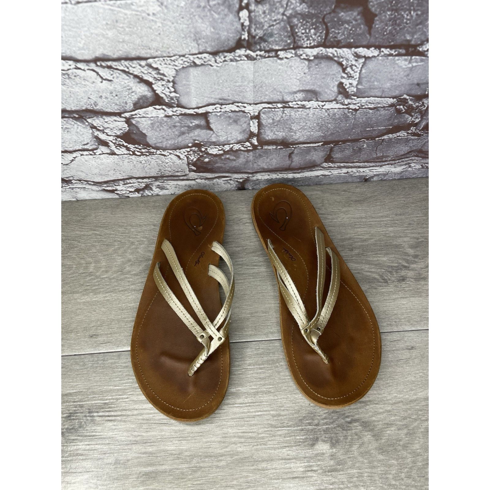 Olukai Olukai “U’i” Gold Leather Double Strap Flip Flops Sandals Wo Size US 8 / IT 38 - 12 Thumbnail