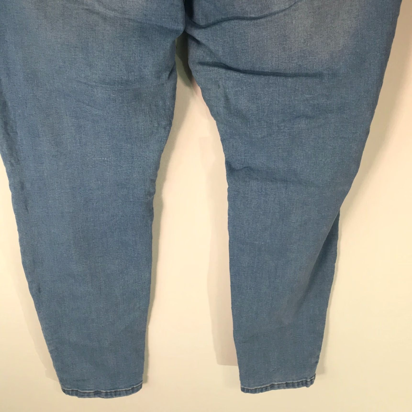 Forever 21 FOREVER 21 Plus Skinny Jeans Distressed Blue Size 18 30" Inseam Mid Rise Womens Size 40" / US 18 - 6 Thumbnail