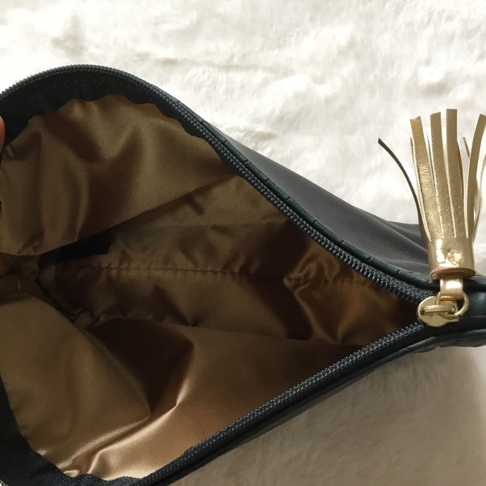 Other Amore Pacific Black Cosmetic Bag Size ONE SIZE - 4 Thumbnail