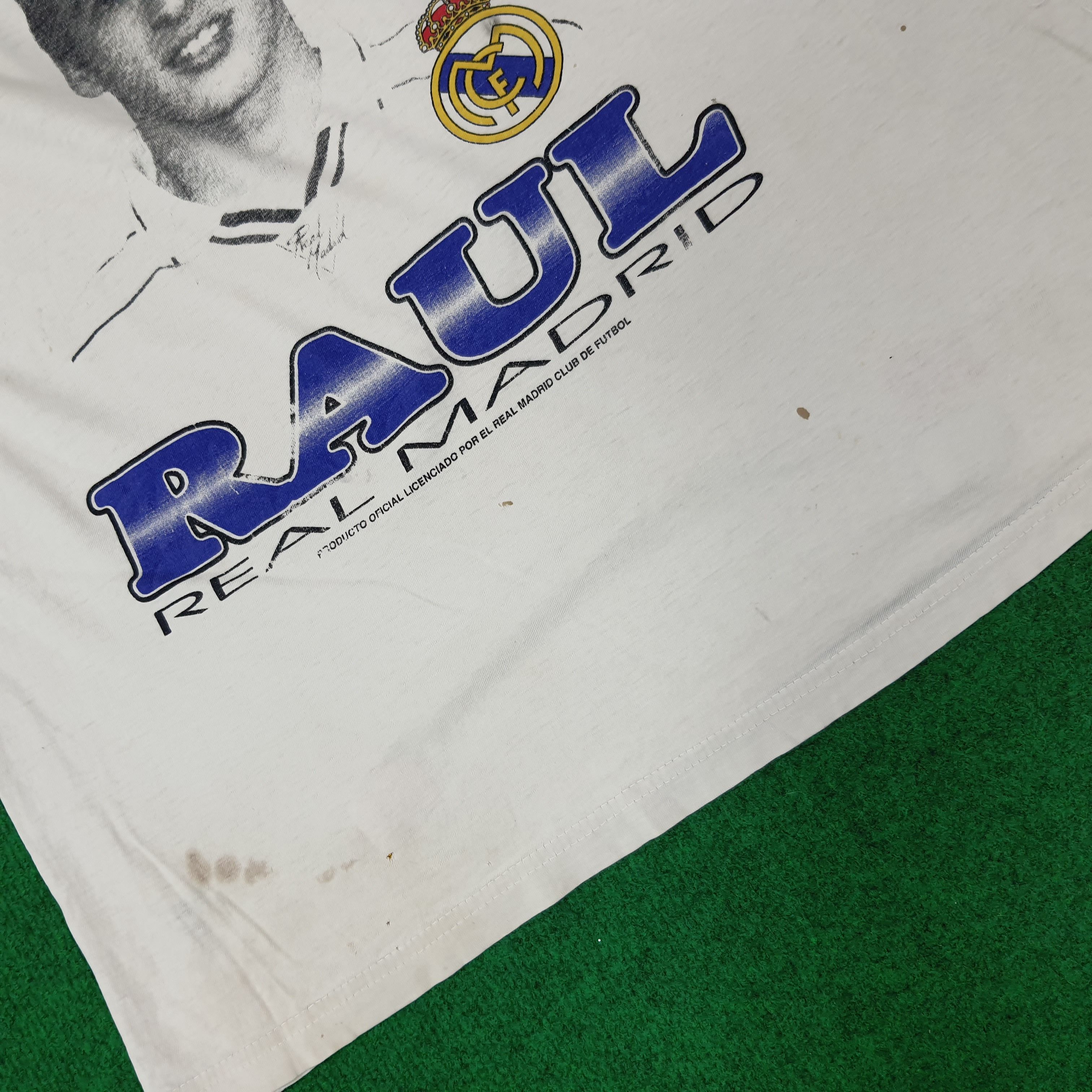 Vintage Vintage RAUL Real Madrid Soccer Tshirt C267N77 Size US L / EU 52-54 / 3 - 9 Thumbnail