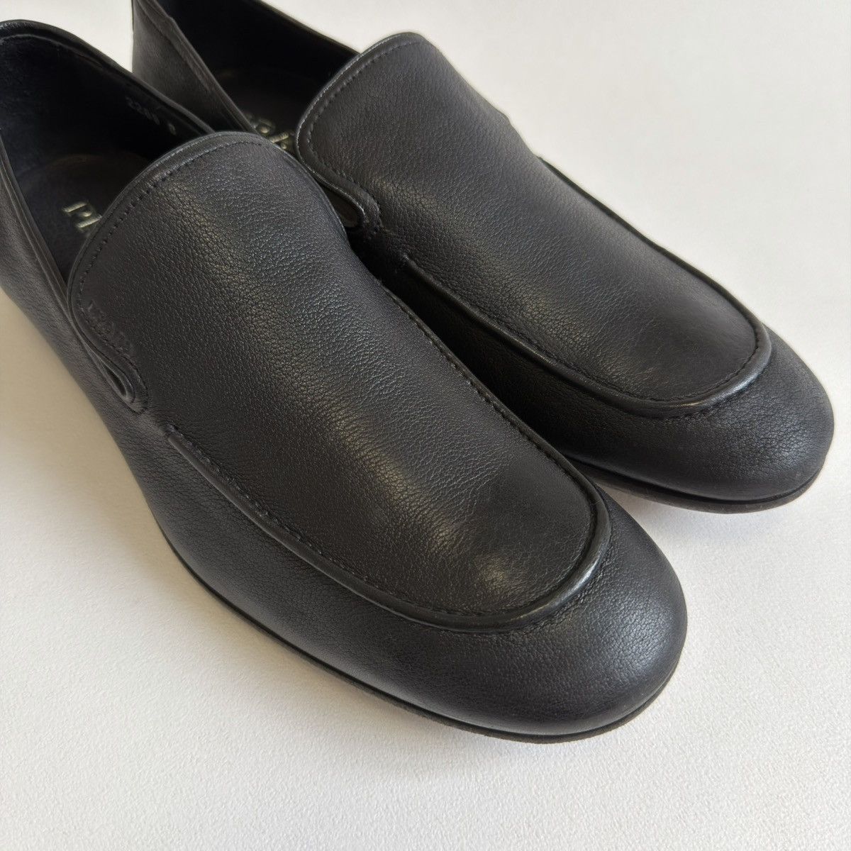 Prada Mid 2000s Black Leather Loafers Size US 9 / EU 42 - 6 Thumbnail