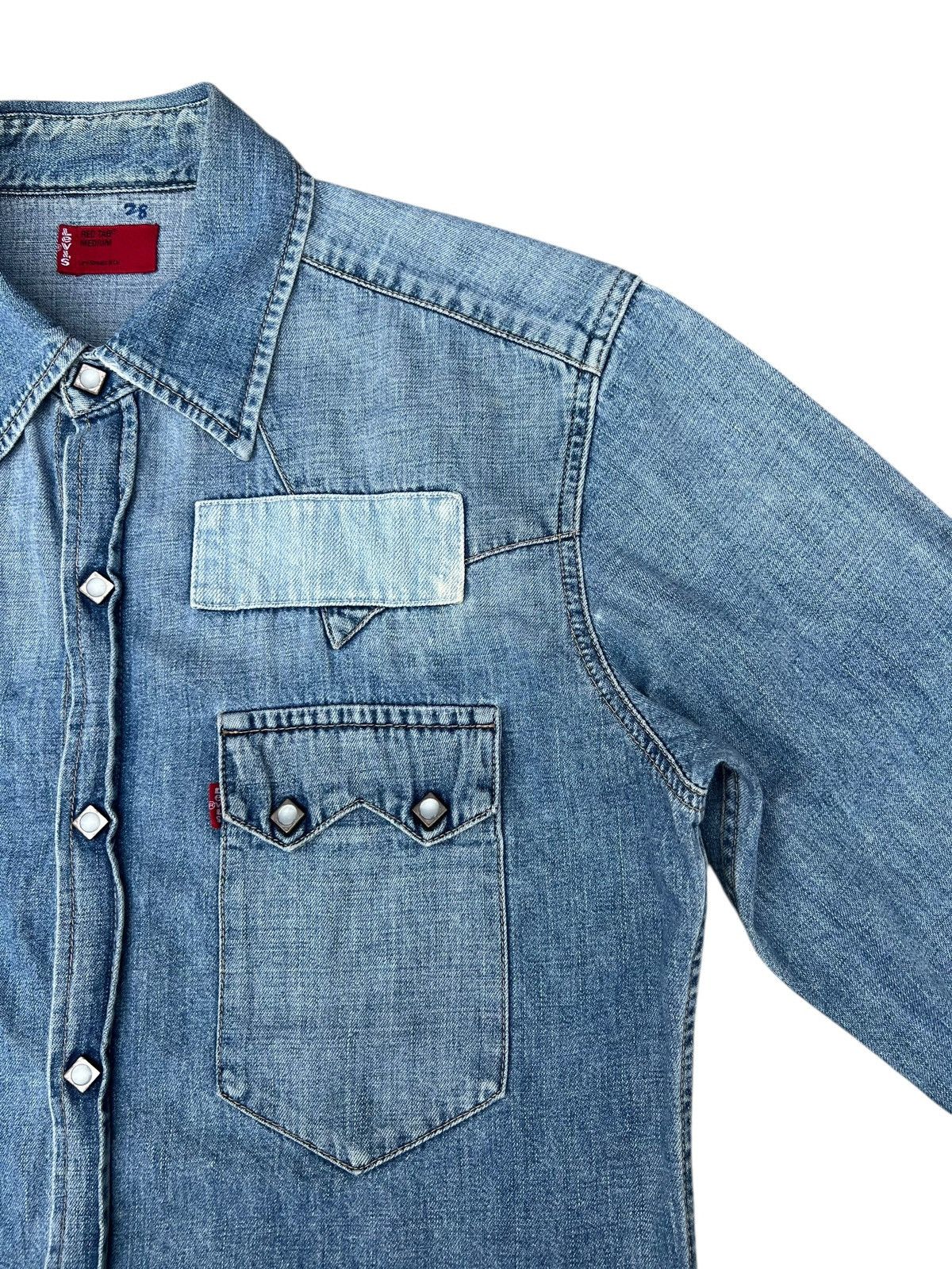 Levi's VTG 2002 Levi’s Red Tab Distressed Fade Denim Western Shirt Size US M / EU 48-50 / 2 - 10 Thumbnail
