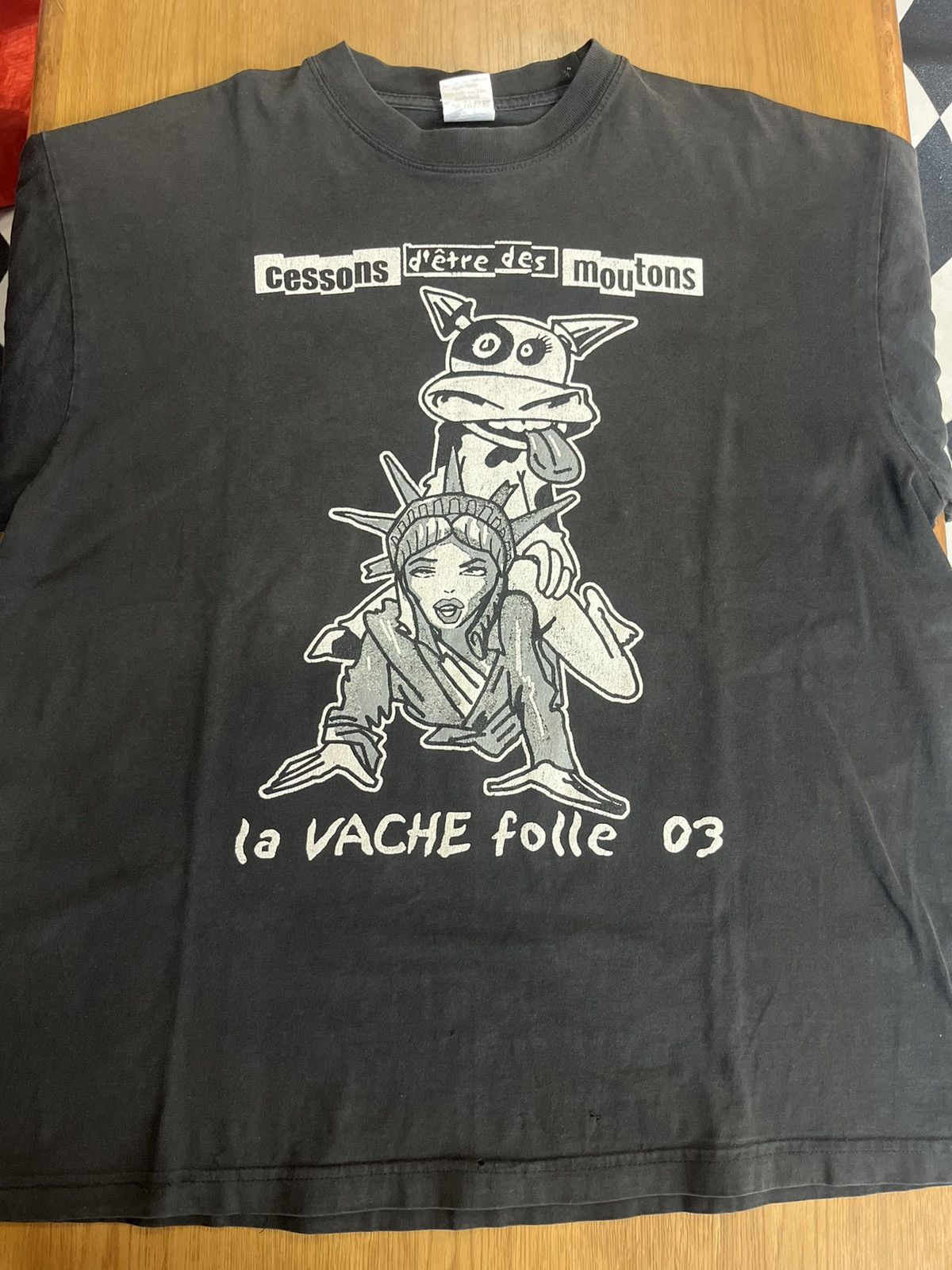 Arts & Science Vtg La VACHE folle 03 Cessons d’être des moutons 03’s Tshirt Size US L / EU 52-54 / 3 - 3 Thumbnail
