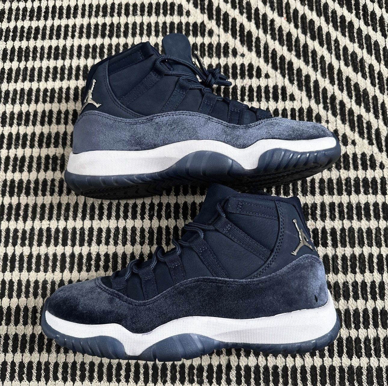 Jordan Brand × Nike Jordan 11 velvet Size US 7.5 / IT 37.5 - 2 Thumbnail