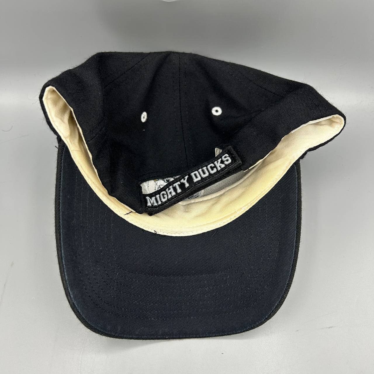 Twins Enterprise Inc. Vintage Anaheim Ducks Hat Men Black NHL Strap Back Cap Size ONE SIZE - 5 Thumbnail