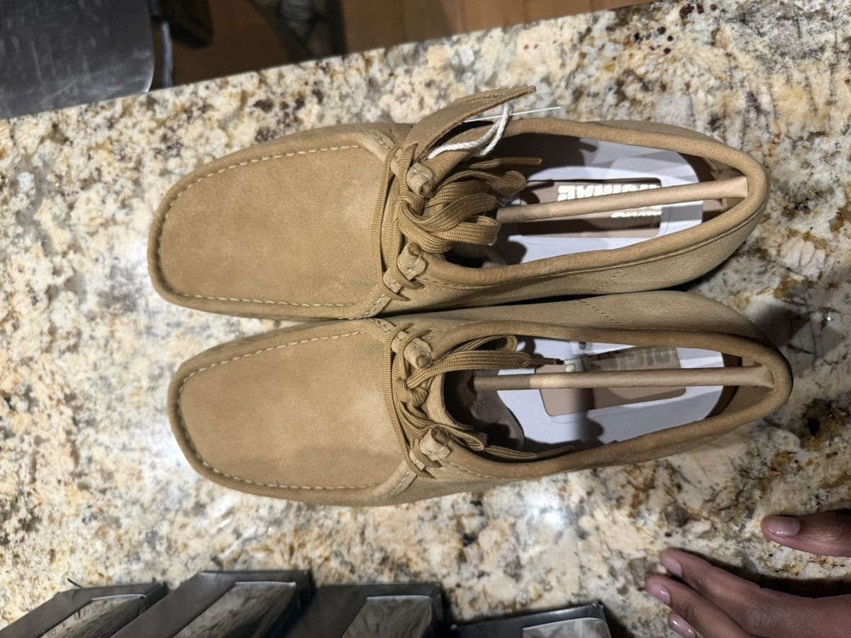 Clarks Clark Wallabe Mid Tan Suede 11.5 Size US 11.5 / EU 44-45 - 2 Thumbnail
