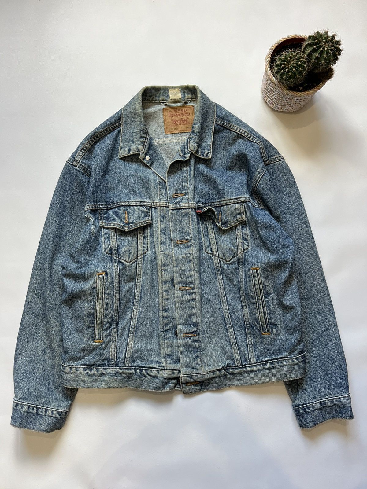 Levi's Vintage Clothing Vintage 90s Levis Denim Jacket Distressed Blue Size US L / EU 52-54 / 3 - 1 Thumbnail