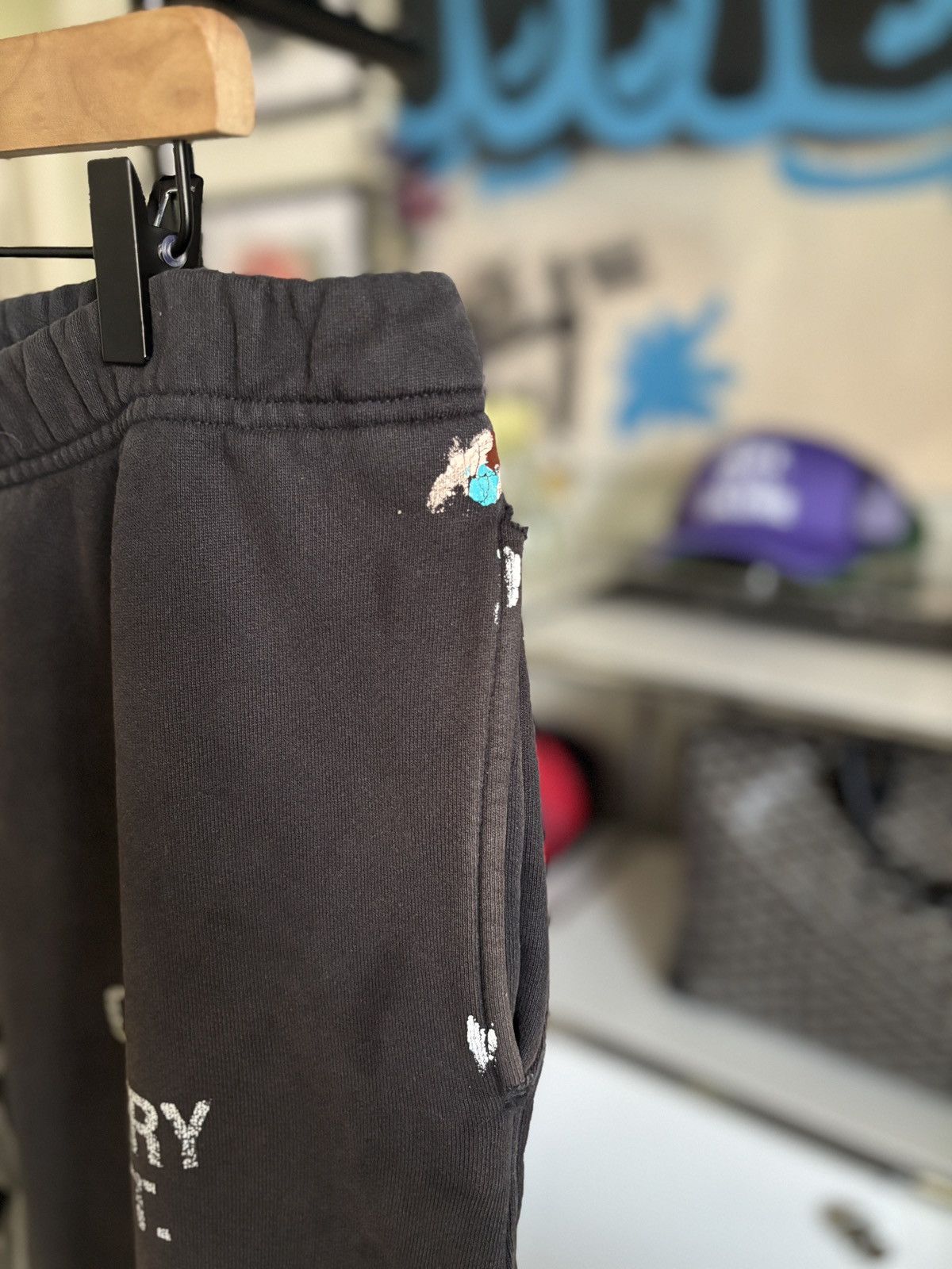 Gallery Dept. FADED BLACK - PAINTER LOGO FLARE SWEATPANTS Size US 34 / EU 50 - 4 Thumbnail