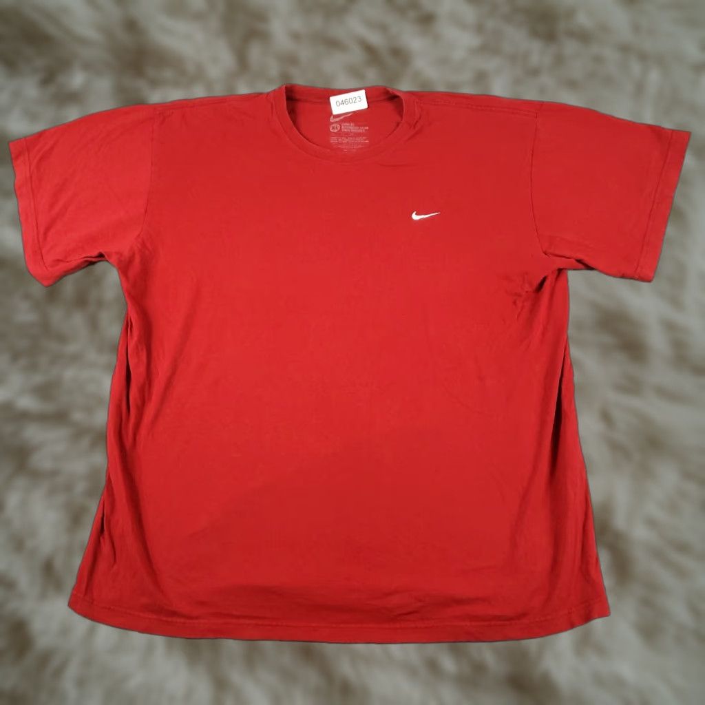 Nike Nike T-Shirt Mens XL Red Swoosh Casual Short Sleeve Adult Shirt Size US XL / EU 56 / 4 - 1 Thumbnail