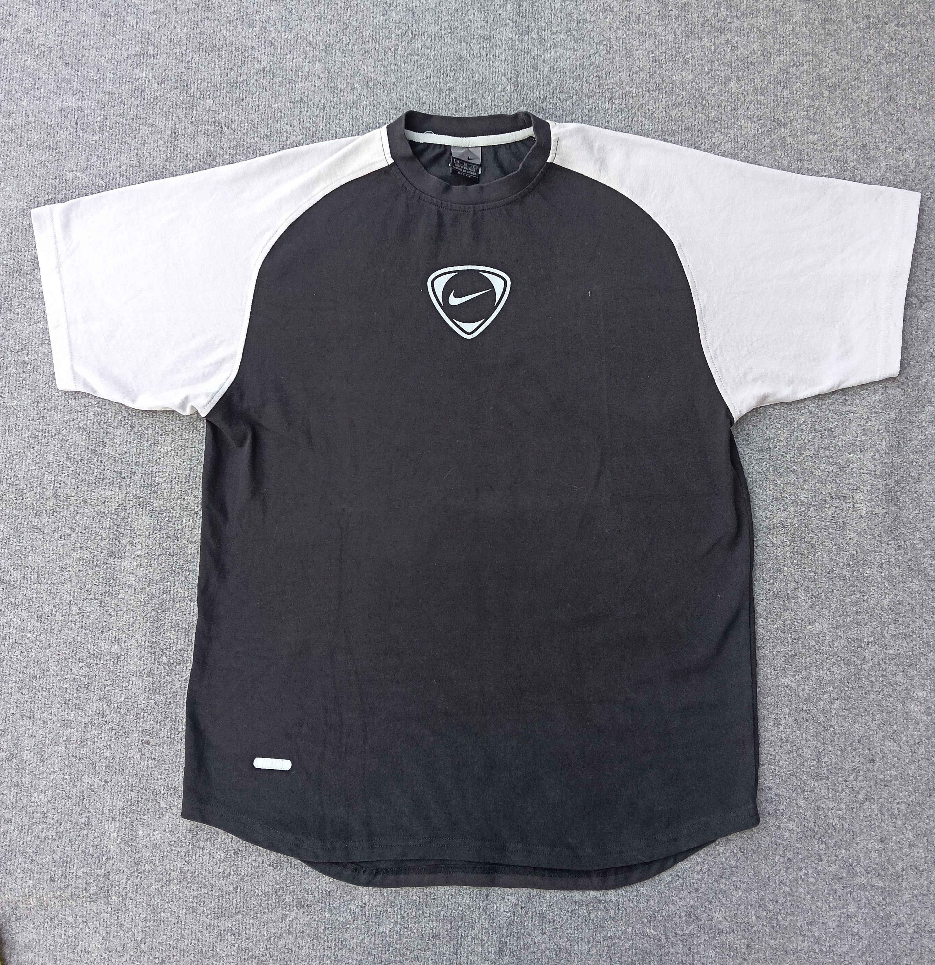 Nike 90s Nike Swoosh Vintage Y2K Retro Tee T-Shirt Size US XL / EU 56 / 4 - 1 Thumbnail