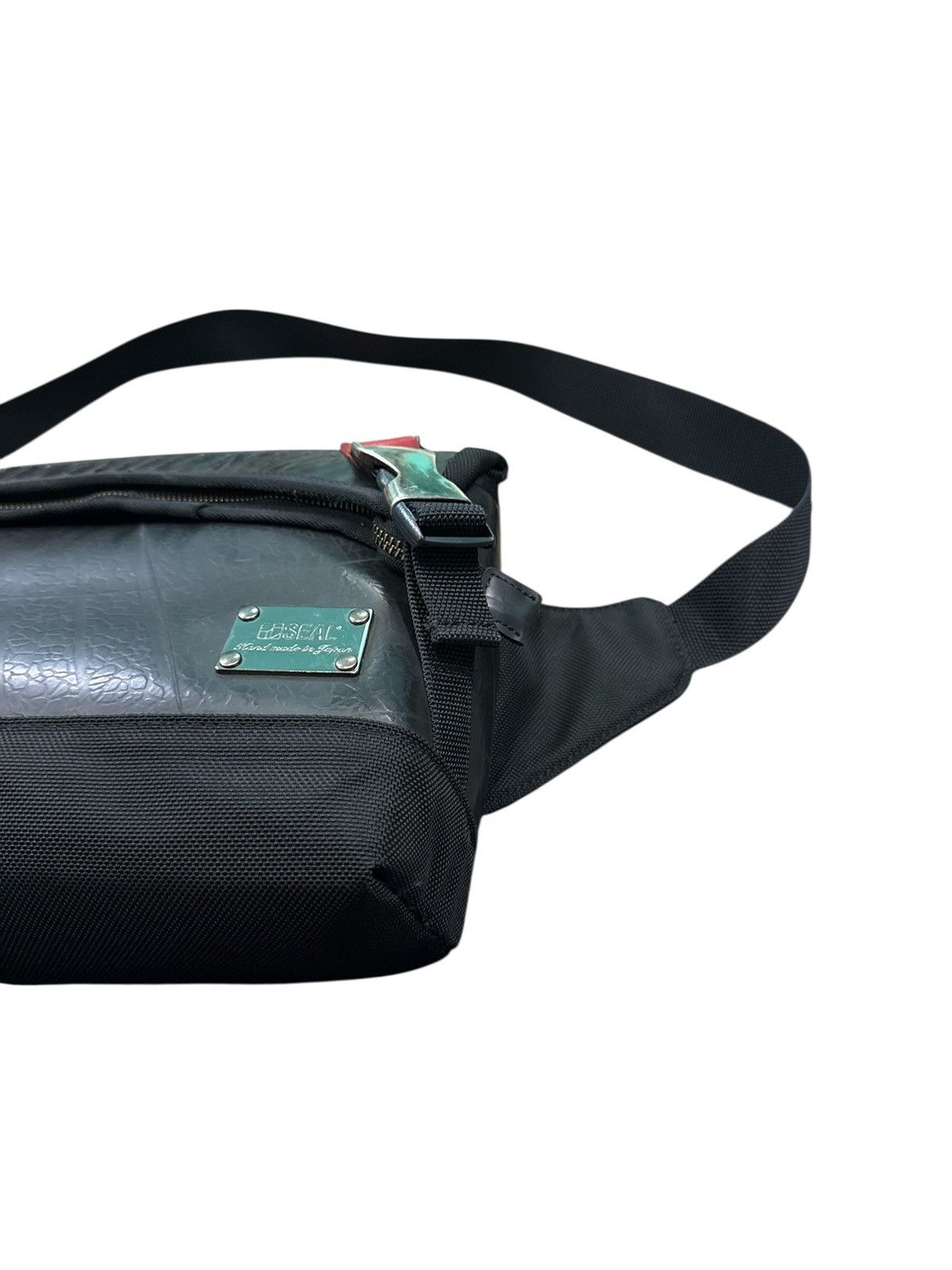 Japanese Brand SEAL HAND MADE JAPAN FROM TIRE TUBE WAIST BAG Size ONE SIZE - 8 Thumbnail