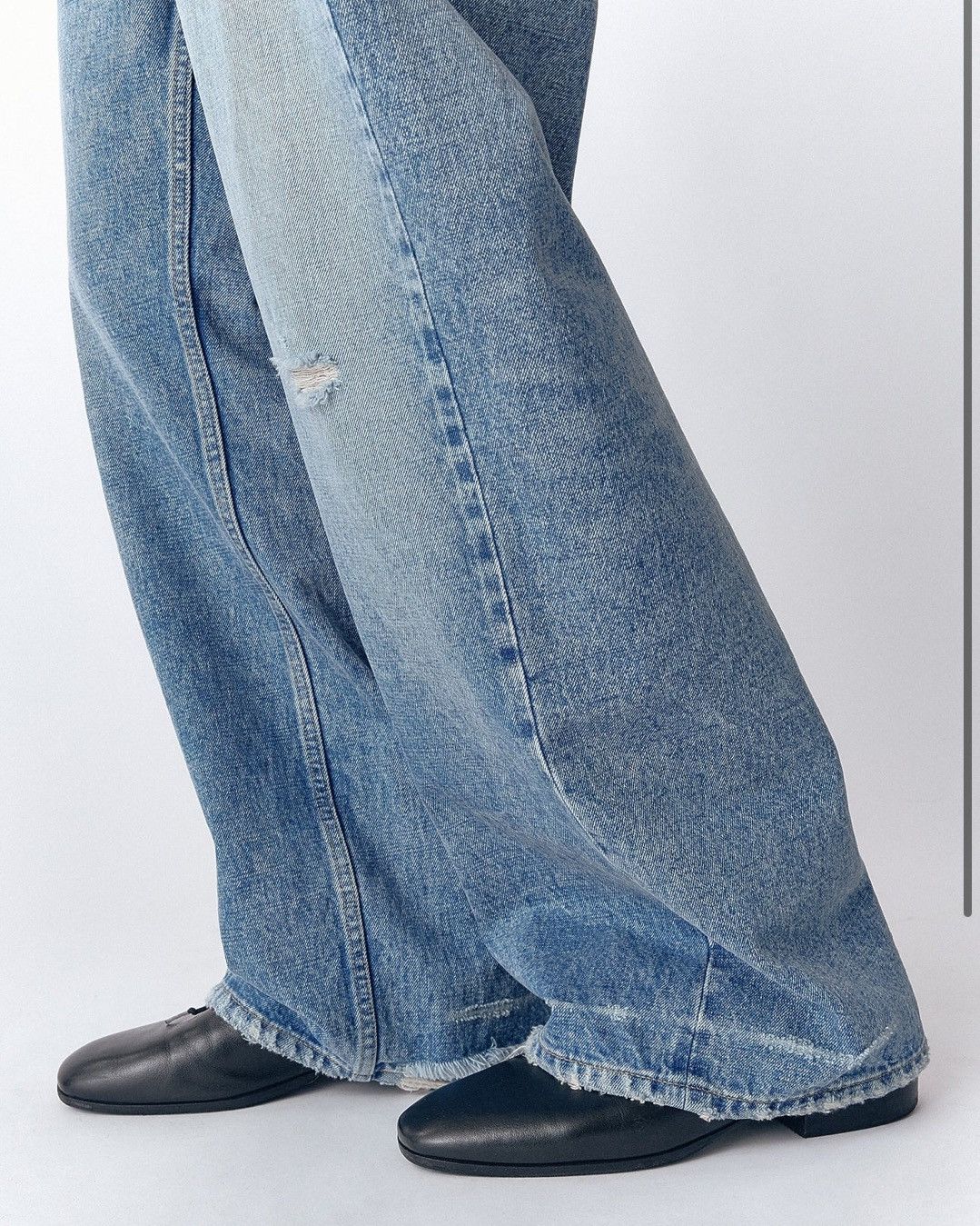 STEVE DISTRESSED SELVEDGE JEANS IN DENIM