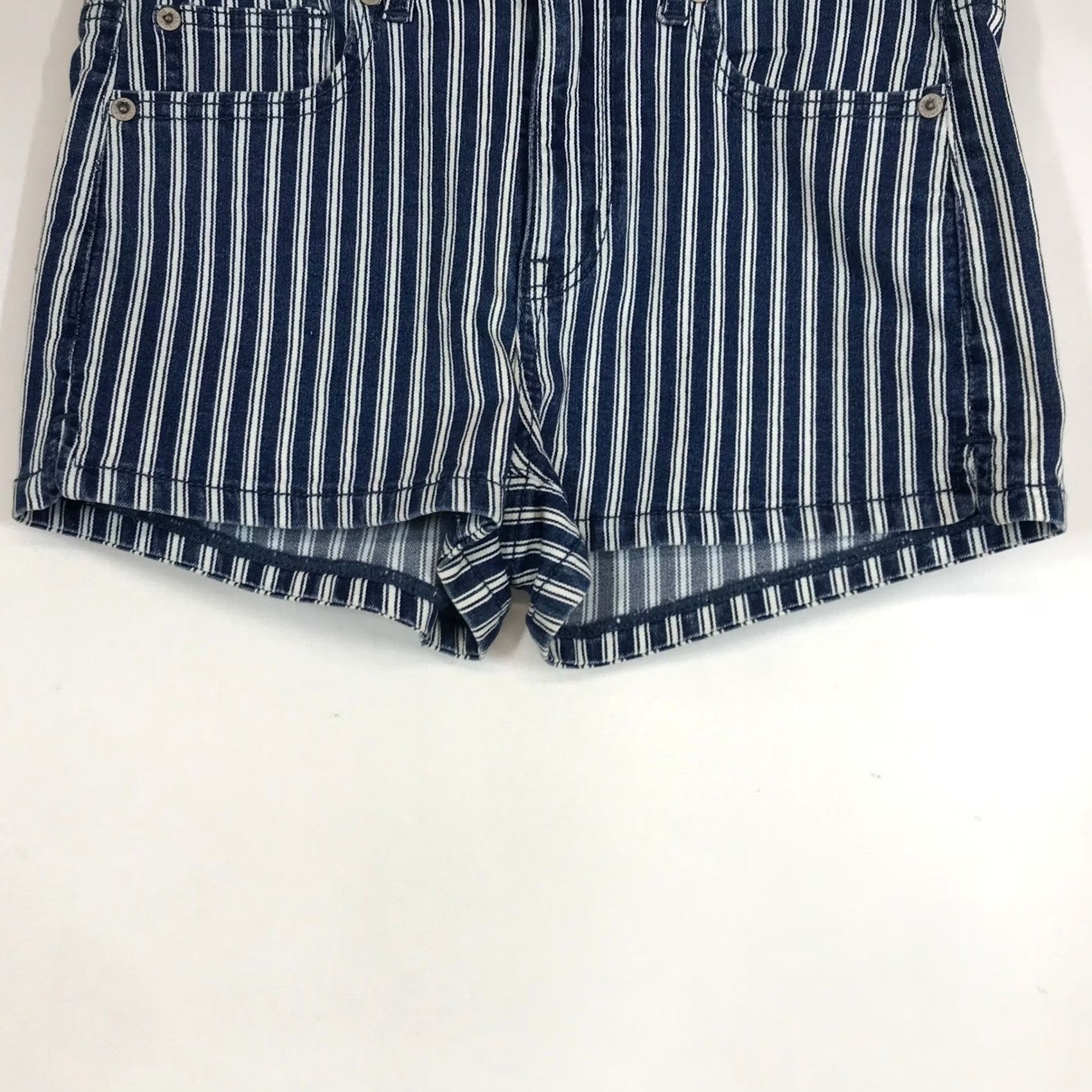American Eagle Outfitters VINTAGE? No. American Eagle Outfitters Hi Rise Shortie Striped Denim Shorts Women Size 4 Size 27" / US 4 / IT 40 - 3 Thumbnail