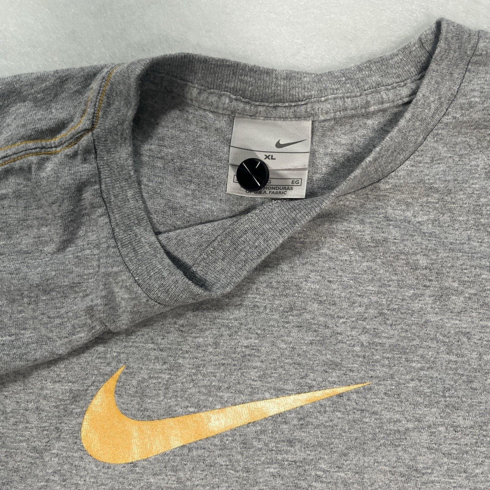 Nike Y2K Nike Center Swoosh Silver Tag Lose Fit Grey Xl T-shirt Size US XL / EU 56 / 4 - 3 Thumbnail