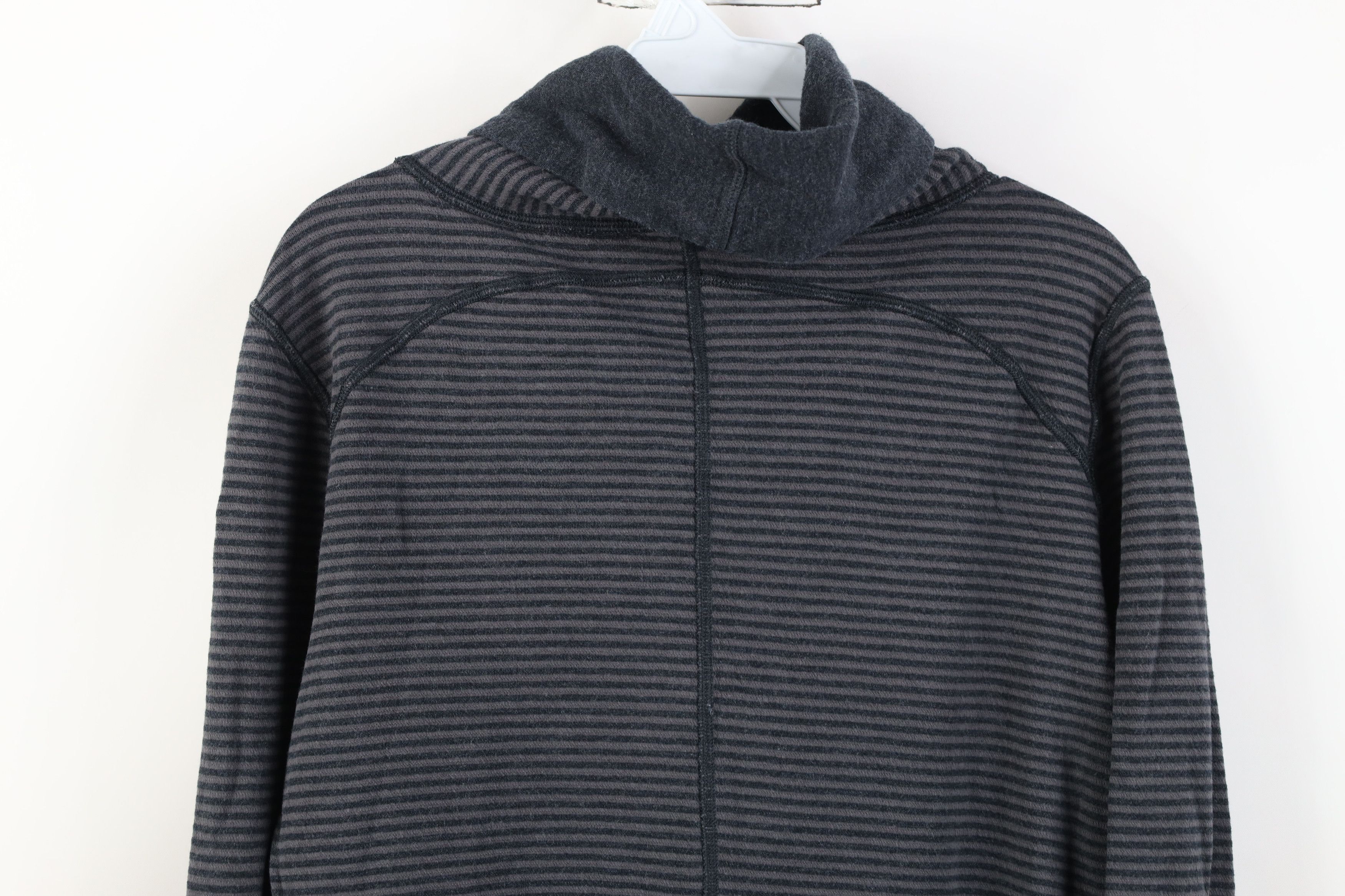 Lululemon Lululemon Reversible In a Cinch Cowl Turtleneck Sweater Gray Size M / US 6-8 / IT 42-44 - 7 Thumbnail