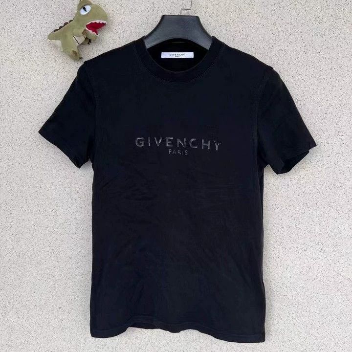 Givenchy Givenchy Small logo short sleeve OS XS Size US XS / EU 42 / 0 - 1 Thumbnail