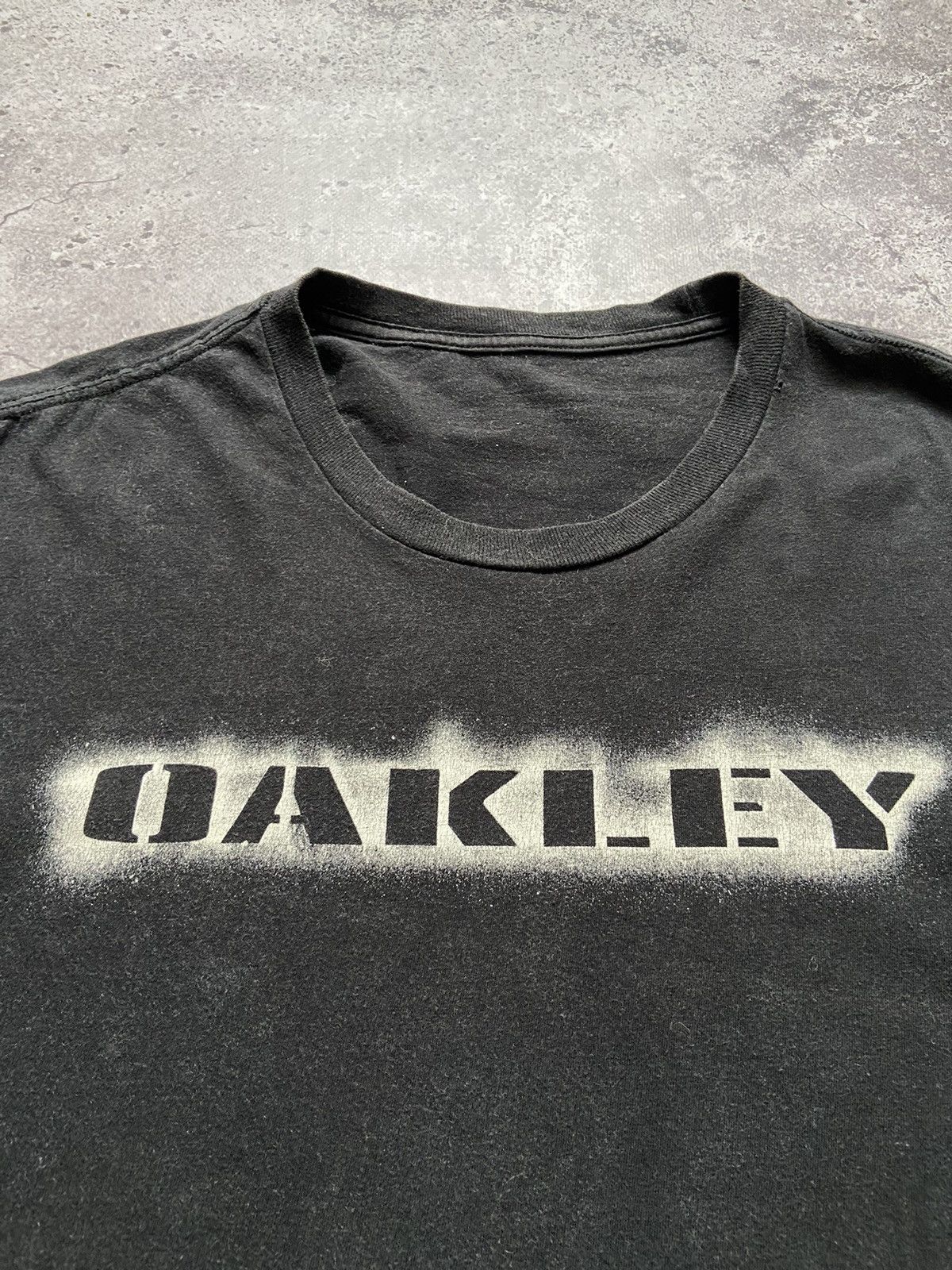 Oakley Oakley Tee Vintage Distressed Y2K Garment Dued Center Logo Size US M / EU 48-50 / 2 - 2 Thumbnail