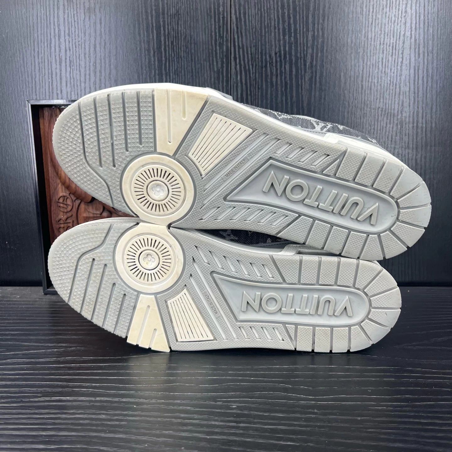 Louis Vuitton LV Trainer White and Gray 7/41 Size US 8 / EU 41 - 7 Thumbnail