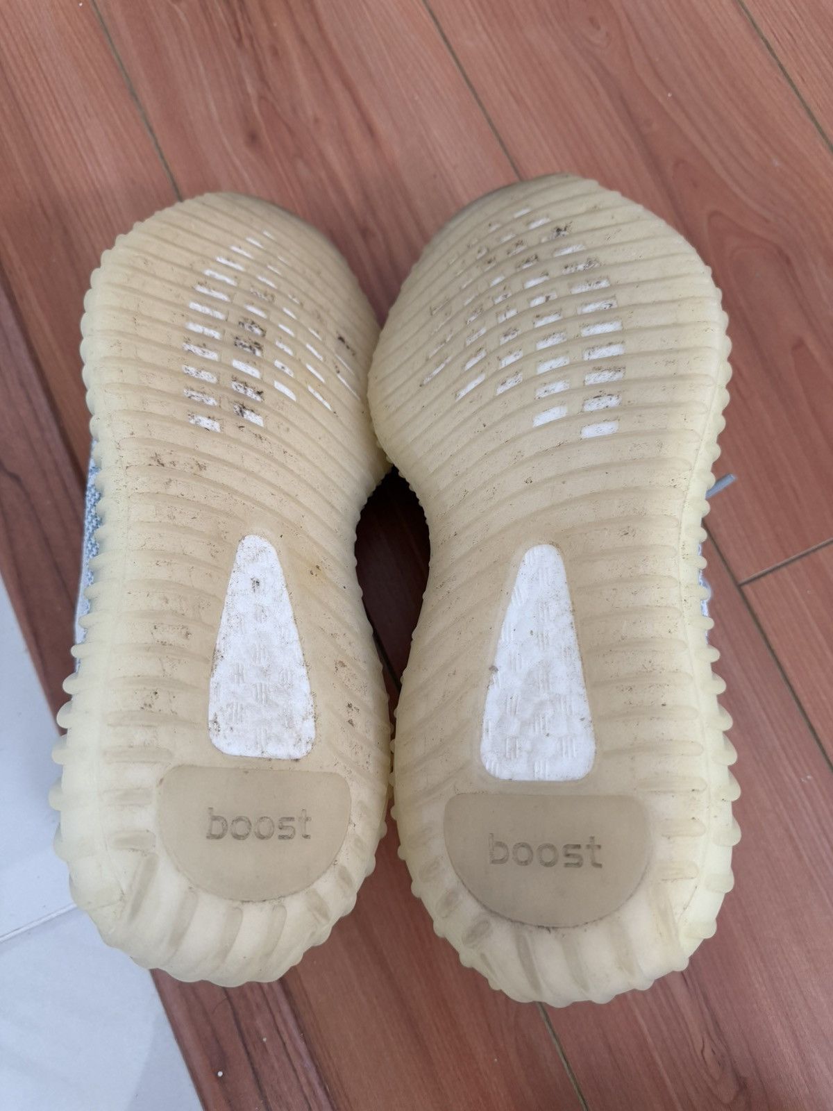 Yeezy Yeezy Boost 350 V2 Cloud White Size US 6 / EU 39 - 7 Thumbnail